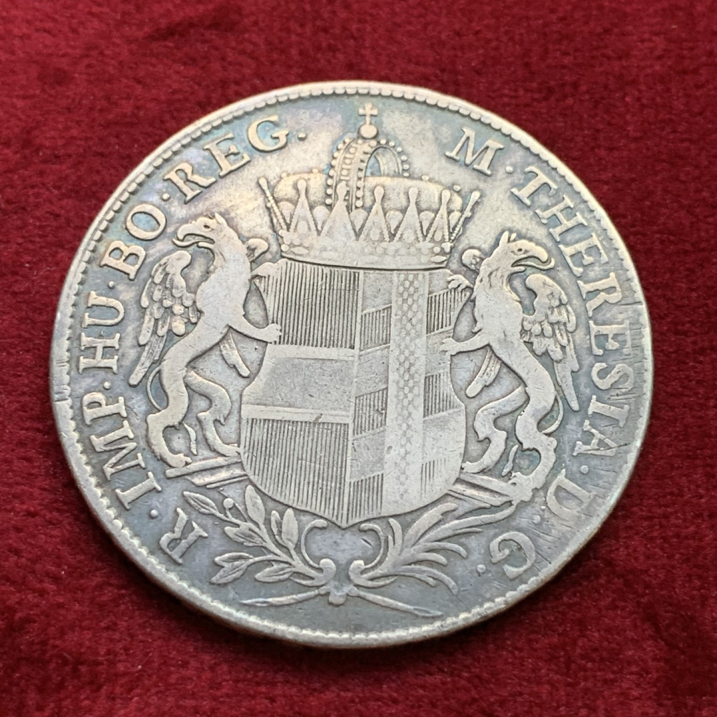 《竞宝斋》第100场-纪念拍卖 (全场包邮)中拍得限量纪念章 1766年 奥地利 哈布斯堡王朝 1泰勒 大银币 原味深彩包浆  200多年的岁月造带走了棱角留下了温润 不可多得