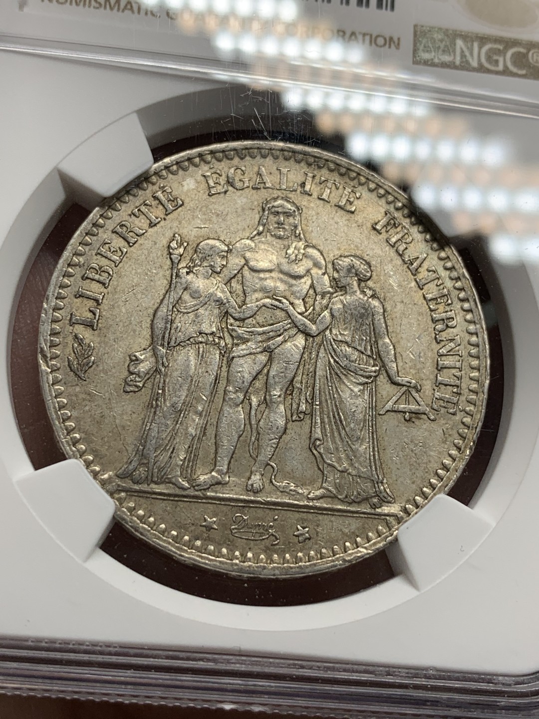 《竞宝斋》第100场-纪念拍卖 (全场包邮)中拍得限量纪念章 NGC AU55 法国 1876年 大力神5法郎银币 比较少的年份 状态不错