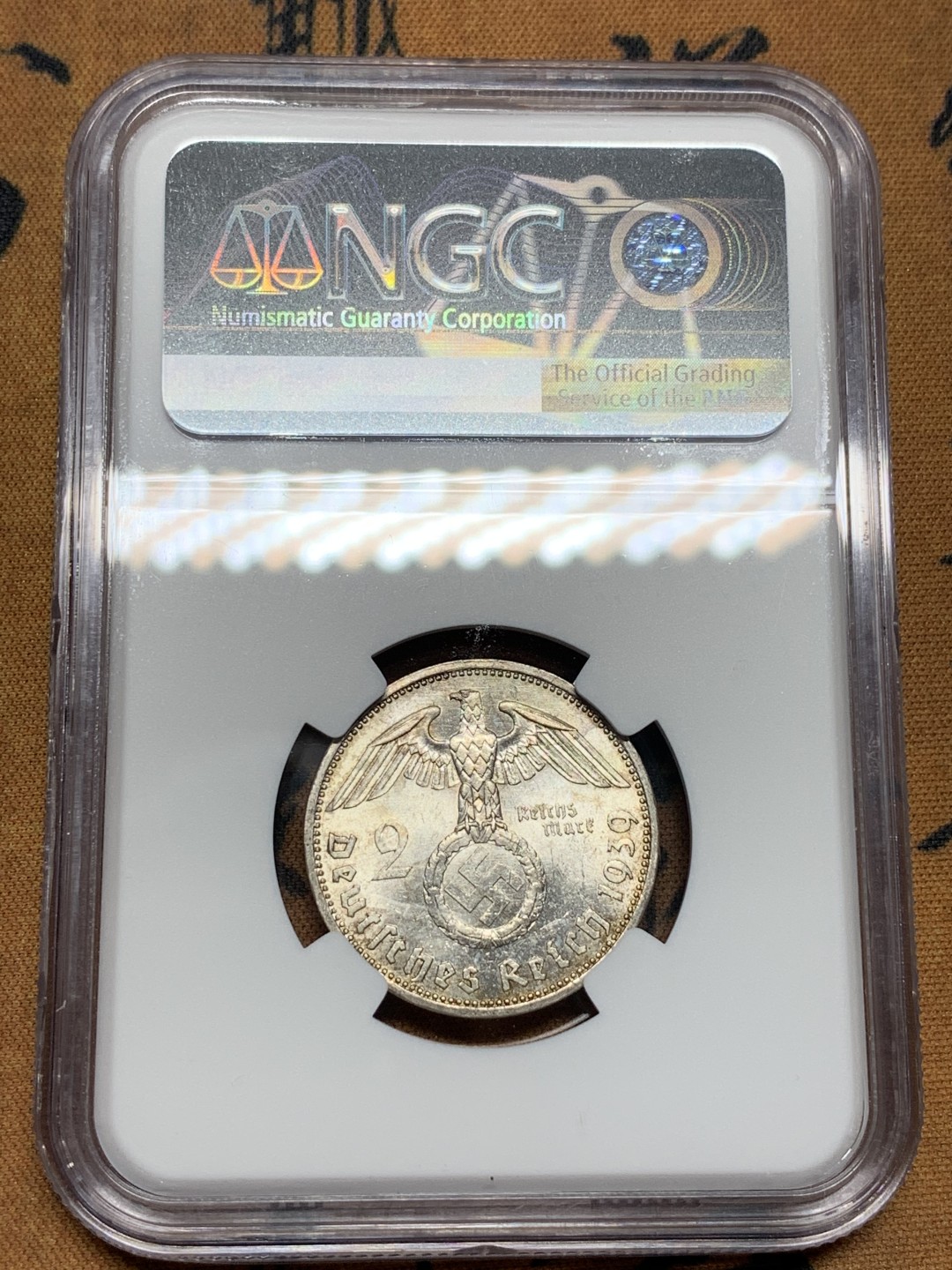 《竞宝斋》第100场-纪念拍卖 (全场包邮)中拍得限量纪念章 NGC UNC 德国 1939年 兴登堡 2马克银币 状态好 没分可惜了