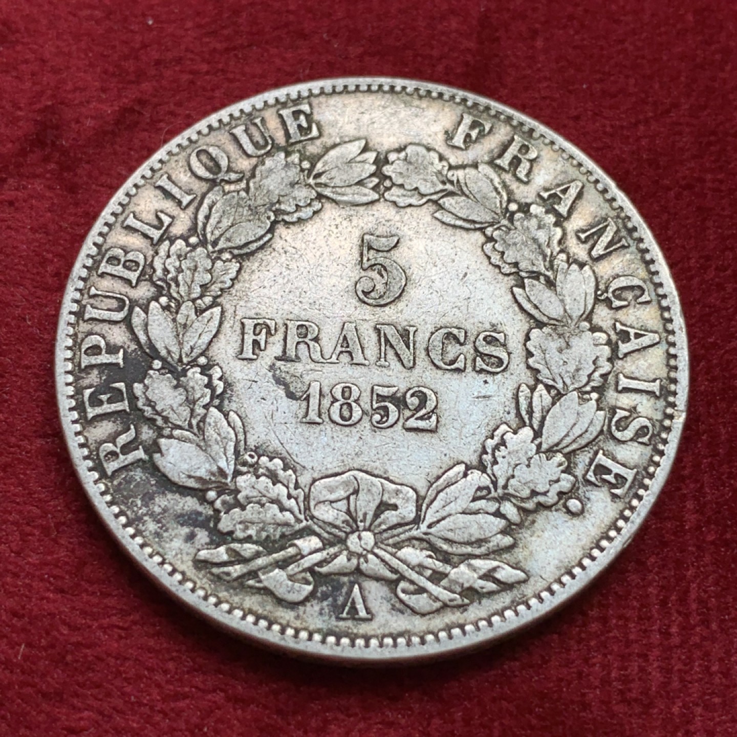 《竞宝斋》第100场-纪念拍卖 (全场包邮)中拍得限量纪念章 法国 1852年 拿破仑三世 无冠版 5法郎银币 头发可见 背面打字清晰 非常难得