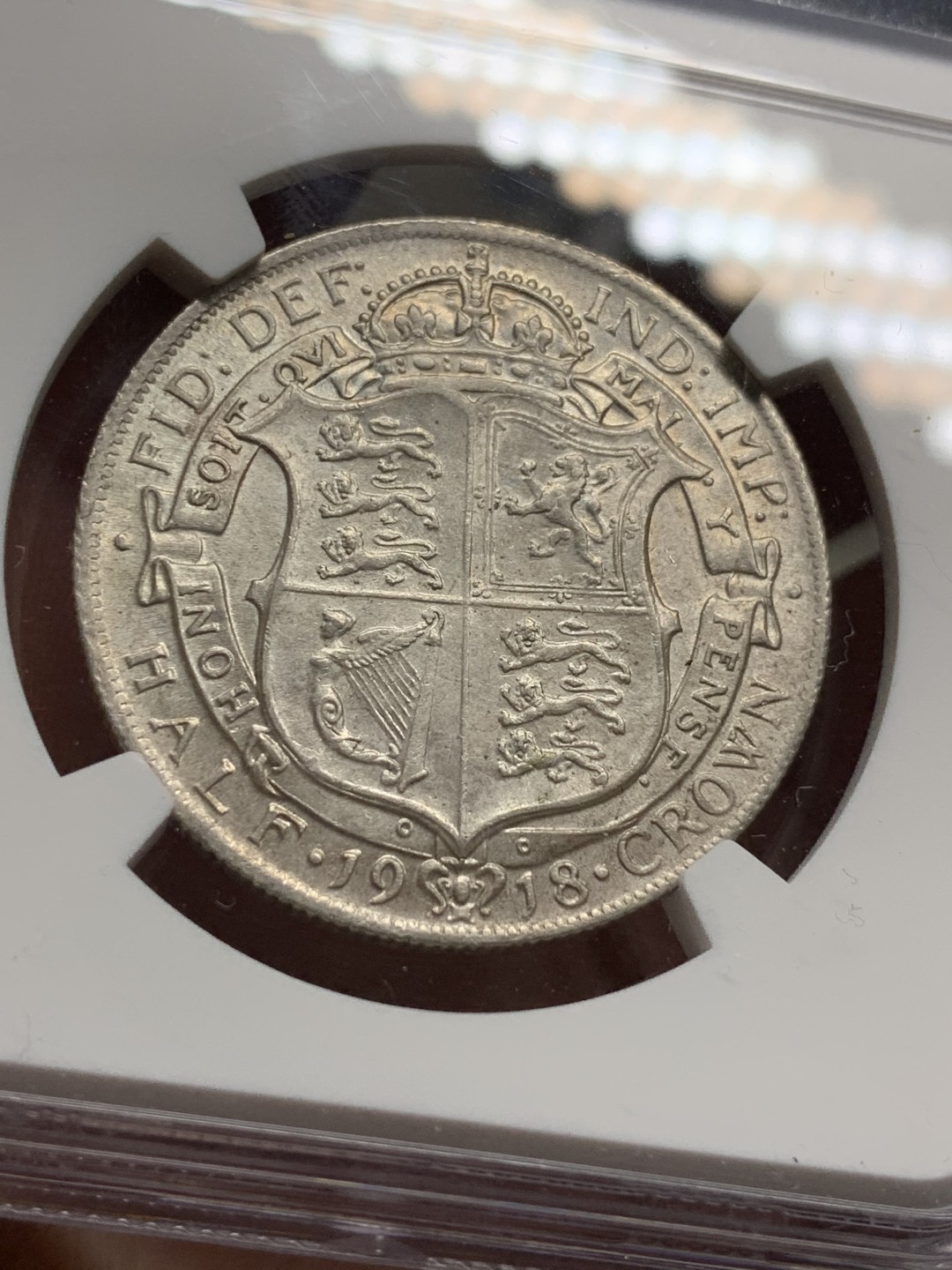 《竞宝斋》第100场-纪念拍卖 (全场包邮)中拍得限量纪念章 NGC AU58 英国 1917年 乔治五世 半克朗 银币 深打底光 这版MS高分的头发也看不清 所以状态很重要