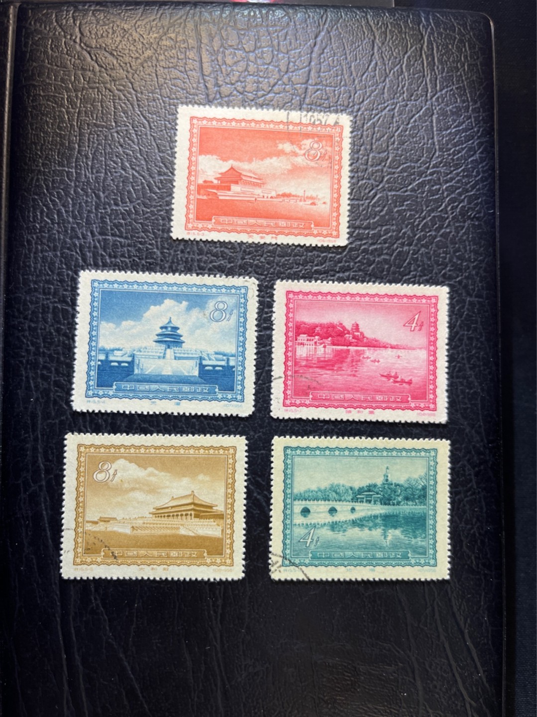 洪涛臻品 精选邮票限时拍卖第四十三期 特15首都风光盖销，全品，多枚小戳淡戳。这套票面积大，容易软折及硬折，此套为非常难得的全品！
