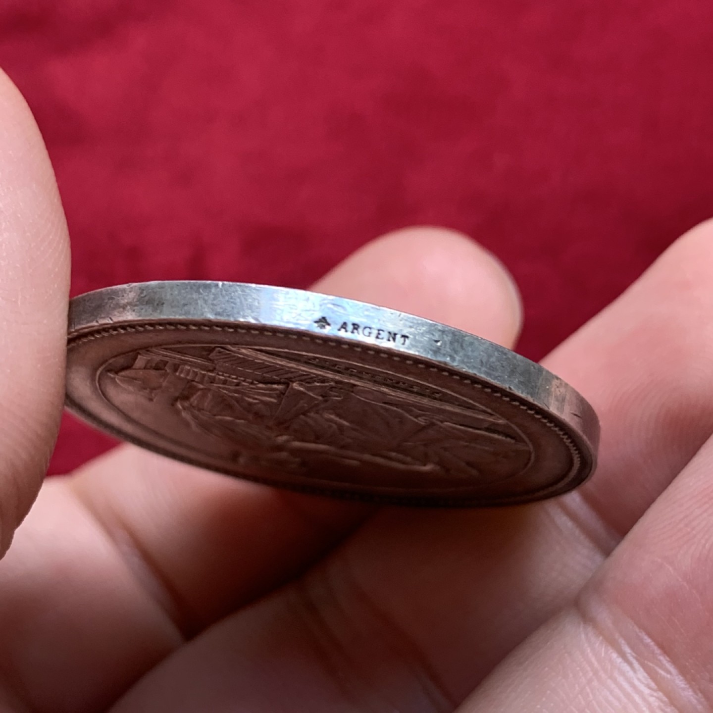 《竞宝斋》第100场-纪念拍卖 (全场包邮)中拍得限量纪念章 法国  1860-1879年 贝桑松商会 银质奖章 24.8克 36.9mm大规格 细节好 少见品种 蜜蜂边铭 银标