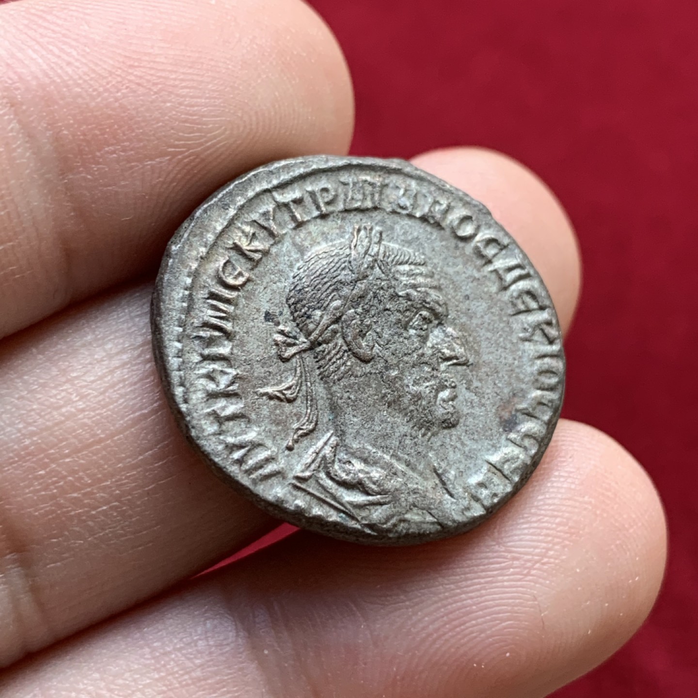 《竞宝斋》第100场-纪念拍卖 (全场包邮)中拍得限量纪念章 古罗马 行省 4德 闪电鹰 银币 11.7克 大规格重量 整体保存的非常好