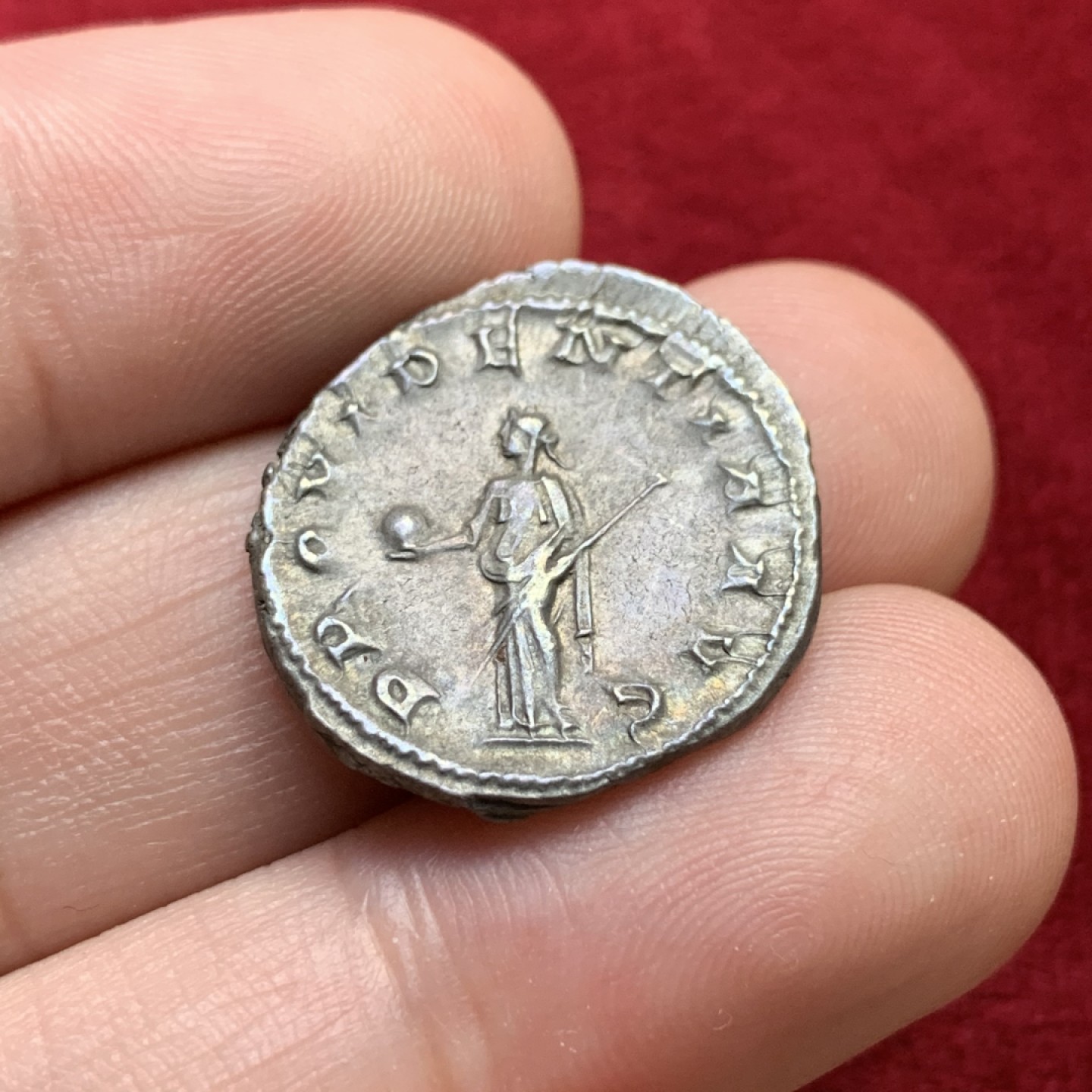 《竞宝斋》第100场-纪念拍卖 (全场包邮)中拍得限量纪念章 公元238-244年 古罗马 戈尔迪安三世 1D银币 5.04克 极美品 多年自藏