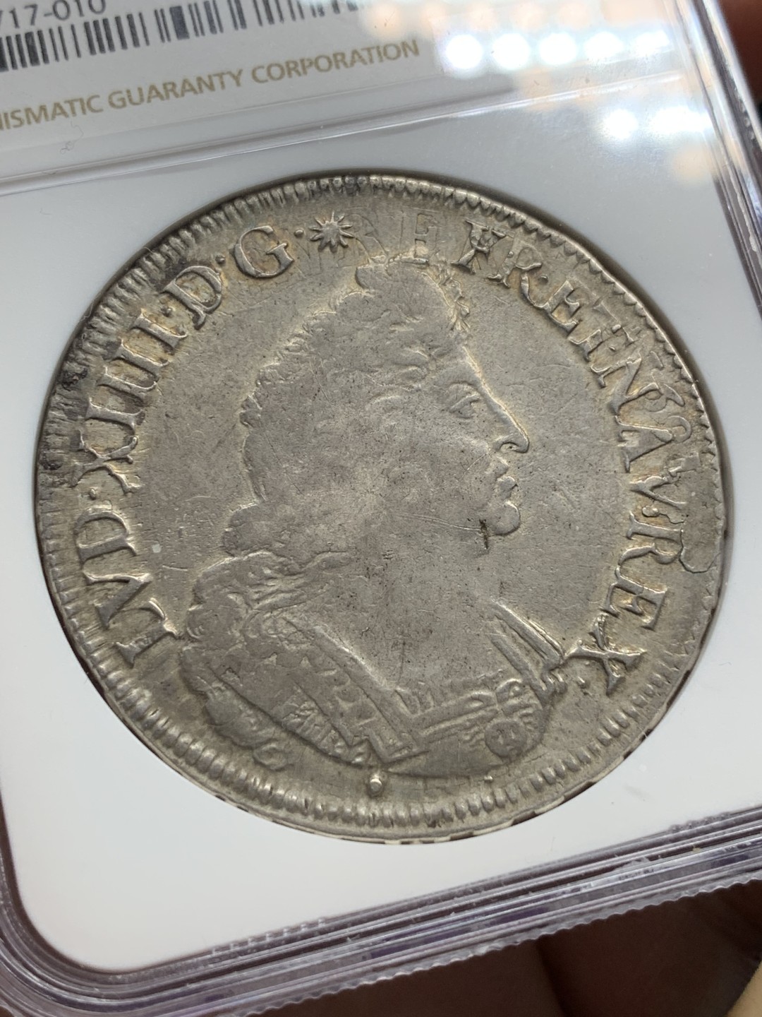 《竞宝斋》第100场-纪念拍卖 (全场包邮)中拍得限量纪念章 NGC VF35  法国 1694 太阳王 埃居 大银币 这枚很有意思 币胚是1691年的太阳王银币 年份在人像3点处 足见币胚稀缺造币厂内卷严重