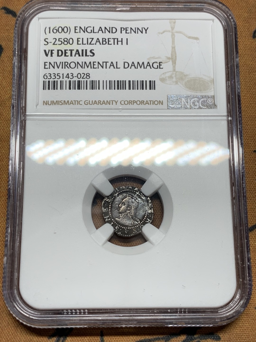 《竞宝斋》第100场-纪念拍卖 (全场包邮)中拍得限量纪念章 NGC VF 英国 1600年 伊丽莎白一世 1便士银币 这枚人像清晰 打制非常好 评级师用现代币的标准定义1600年的币 不理解