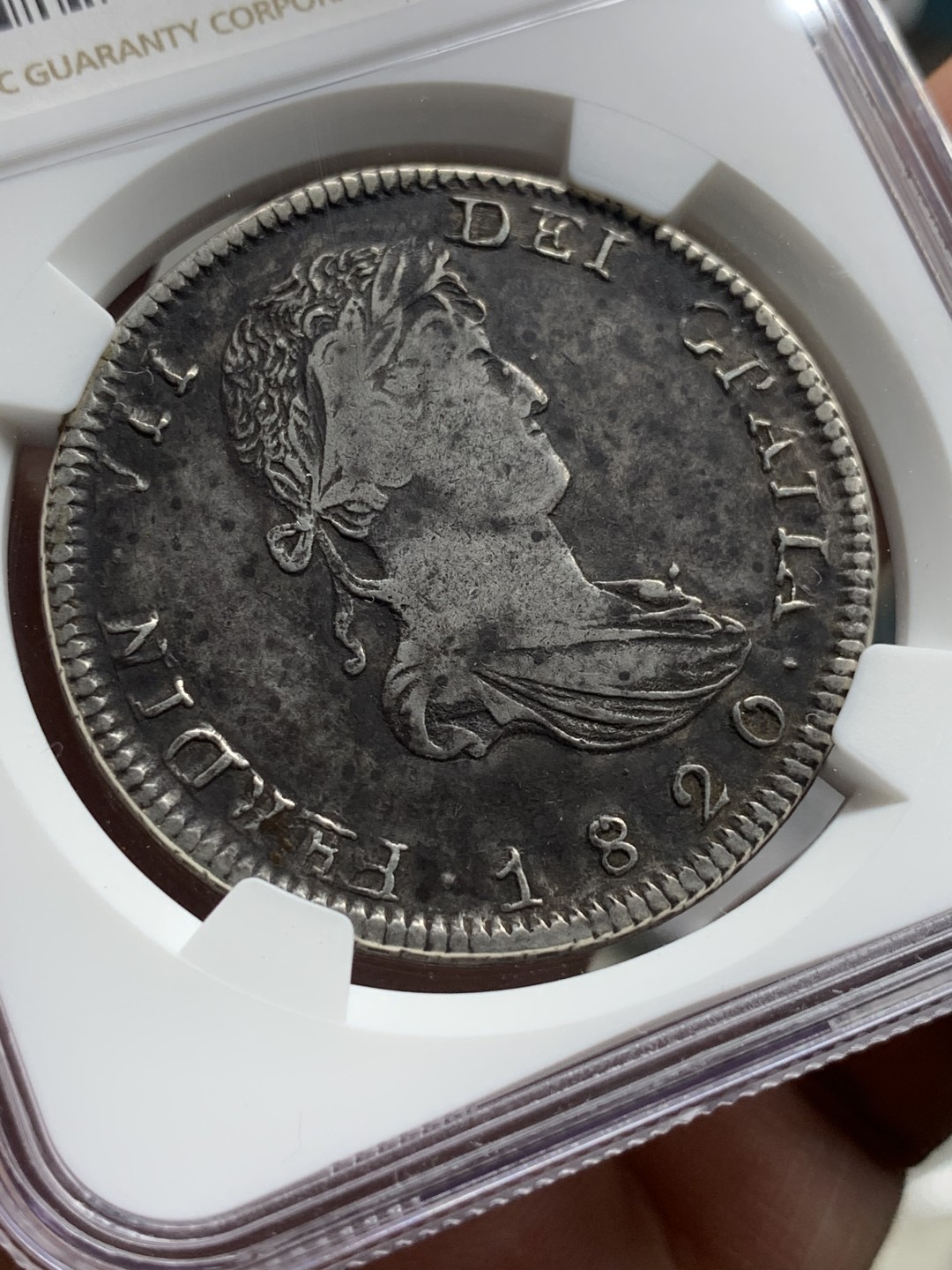 《竞宝斋》第100场-纪念拍卖 (全场包邮)中拍得限量纪念章 NGC VF 墨西哥 1820年Zs AG 内战版 费七 8R 双柱大银币 非常少见的版别 自然状态 包浆好 当时条件所限文字都蚯蚓体
