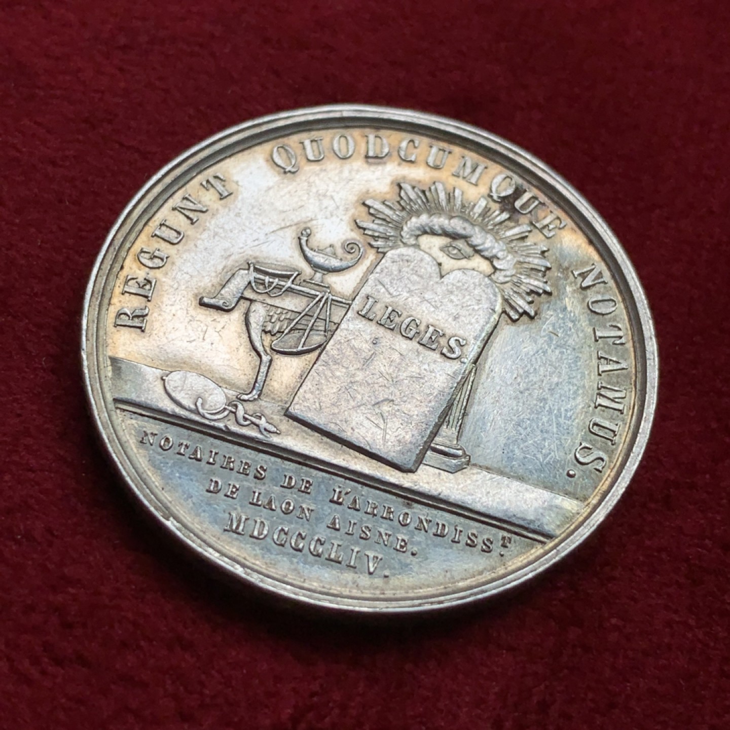 《竞宝斋》第100场-纪念拍卖 (全场包邮)中拍得限量纪念章 法国 拿破仑三世 1854年 巴黎拉昂区公证人 银质代币 15克 32.7直径 手指边铭 2021年外拍含佣金1000RMB 成交 少见品种