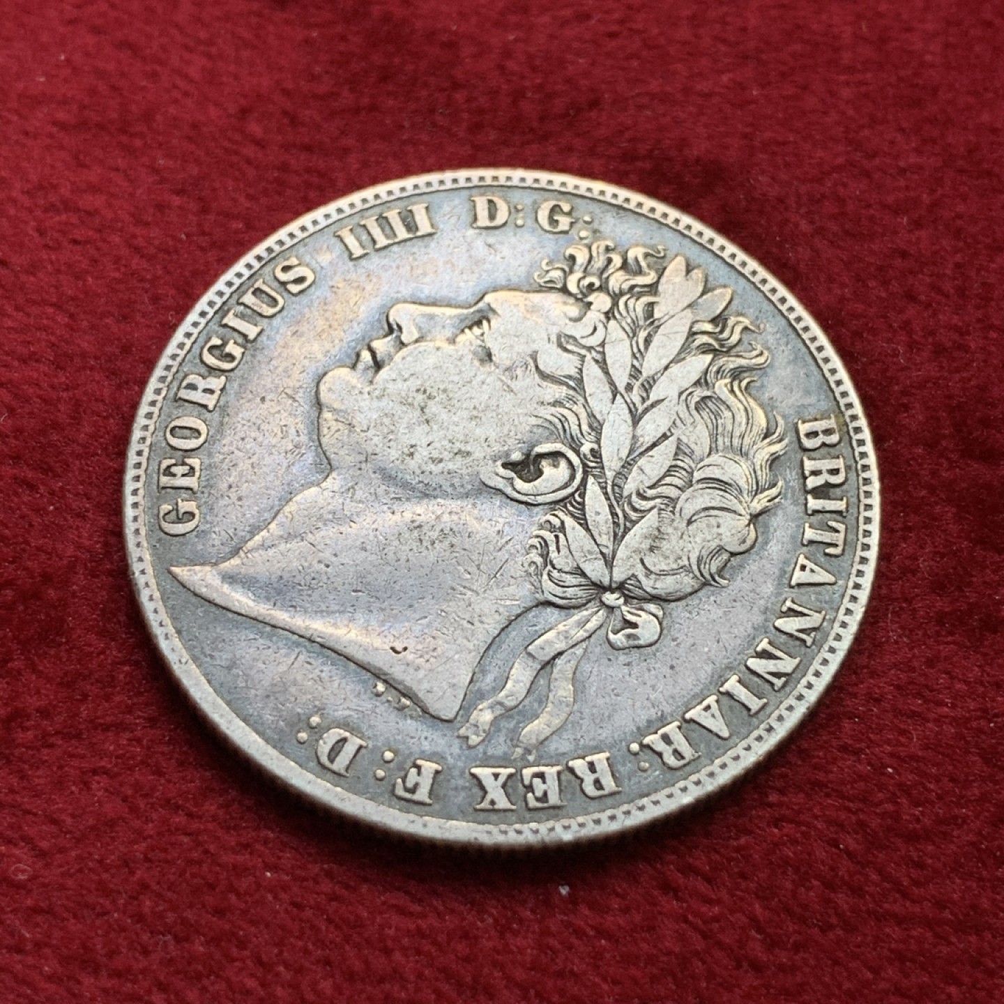 《竞宝斋》第100场-纪念拍卖 (全场包邮)中拍得限量纪念章 热门品种 英国 1820年 乔四半克朗 银币 老五彩包浆 状态自然 可收藏