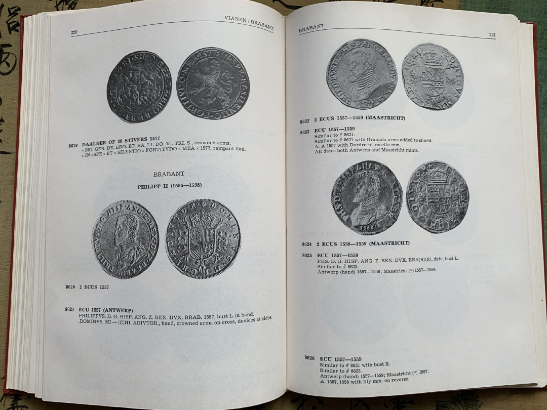 《竞宝斋》第100场-纪念拍卖 (全场包邮)中拍得限量纪念章 达文波特 欧洲克朗型主币目录 1484-1600 是标准目录的同时本身也是收藏品 绝版书 保存的非常好