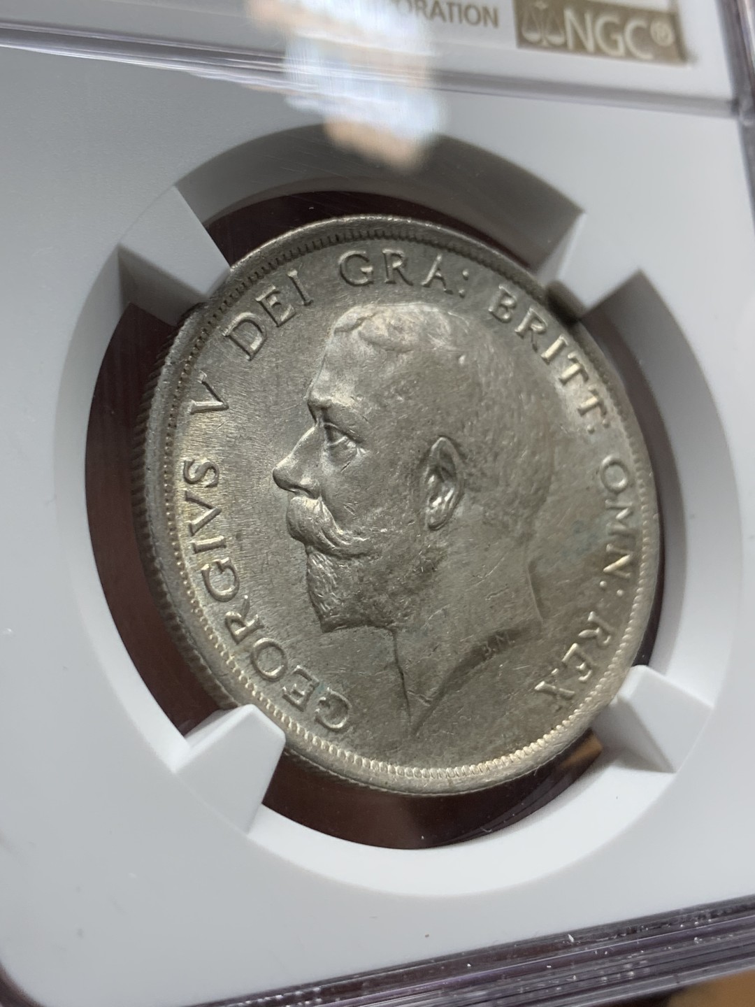 《竞宝斋》第100场-纪念拍卖 (全场包邮)中拍得限量纪念章 NGC AU58 英国 1917年 乔治五世 半克朗 银币 深打底光 这版MS高分的头发也看不清 所以状态很重要
