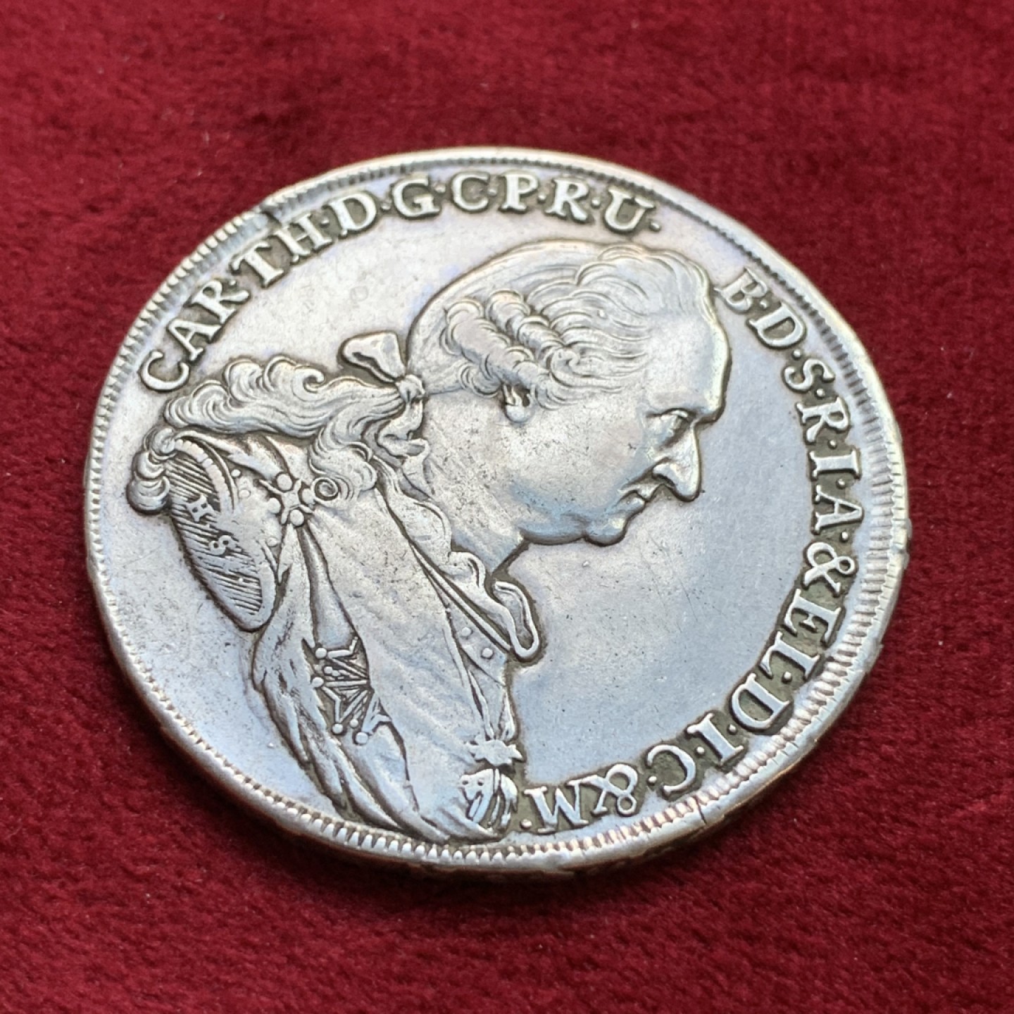 《竞宝斋》第100场-纪念拍卖 (全场包邮)中拍得限量纪念章 德国 巴伐利亚 1778年 卡尔·西奥多 圣母抱婴 泰勒大银币少见品种 这枚细节很不错 边有小铸裂