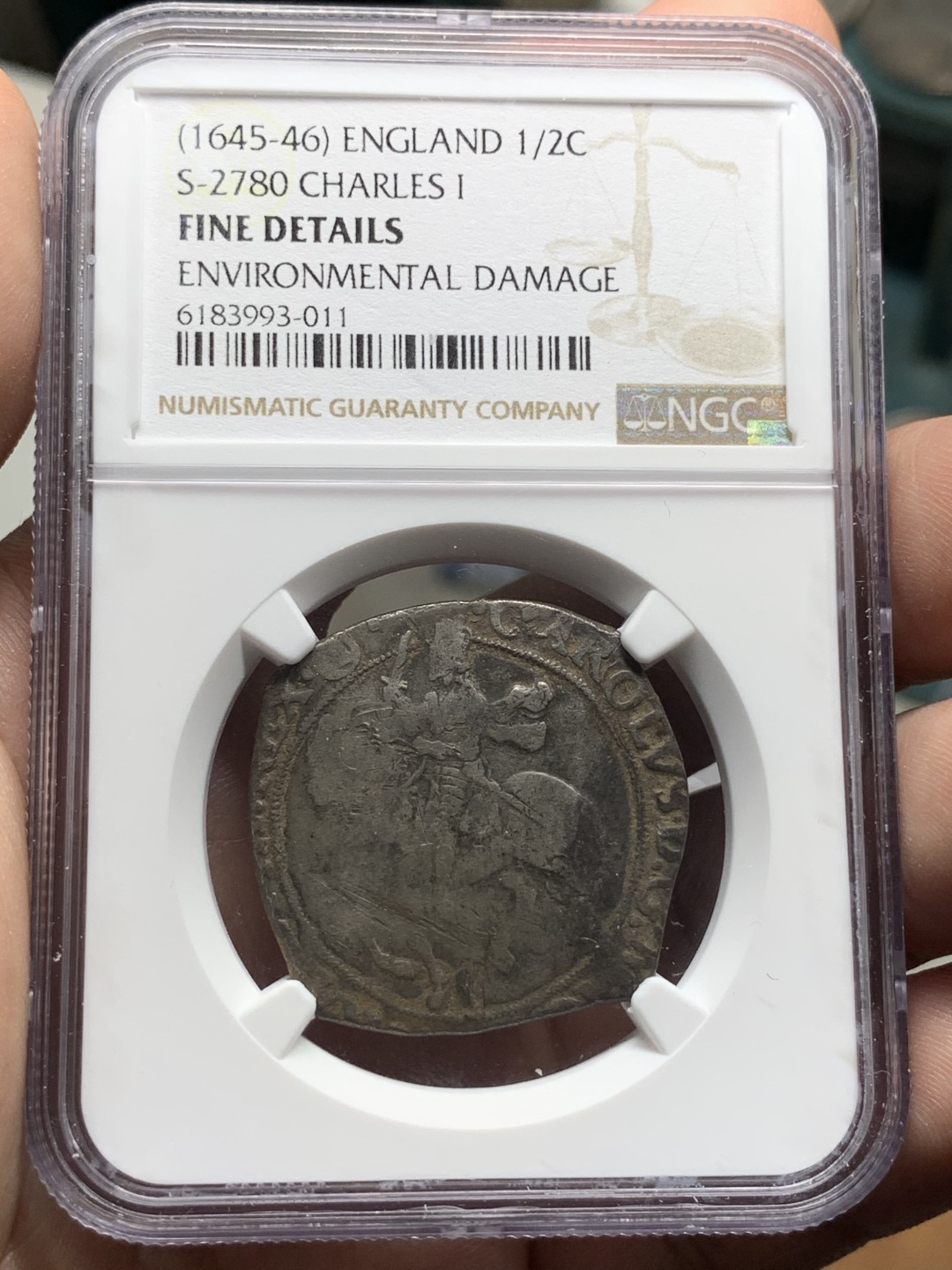 《竞宝斋》第100场-纪念拍卖 (全场包邮)中拍得限量纪念章 NGC 评级 英国 查理一世 1645-46年 半克朗骑马银币 制作条件所限 普遍弱打 不想吐糟N了  人像已经非常清晰 书价极高