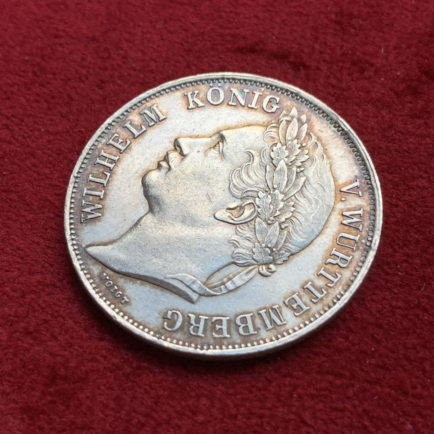 《竞宝斋》第100场-纪念拍卖 (全场包邮)中拍得限量纪念章 德国 符腾堡 1841年 登基25周年 纪念1盾 银币 绝美状态 压箱底的裸币都拿出来了