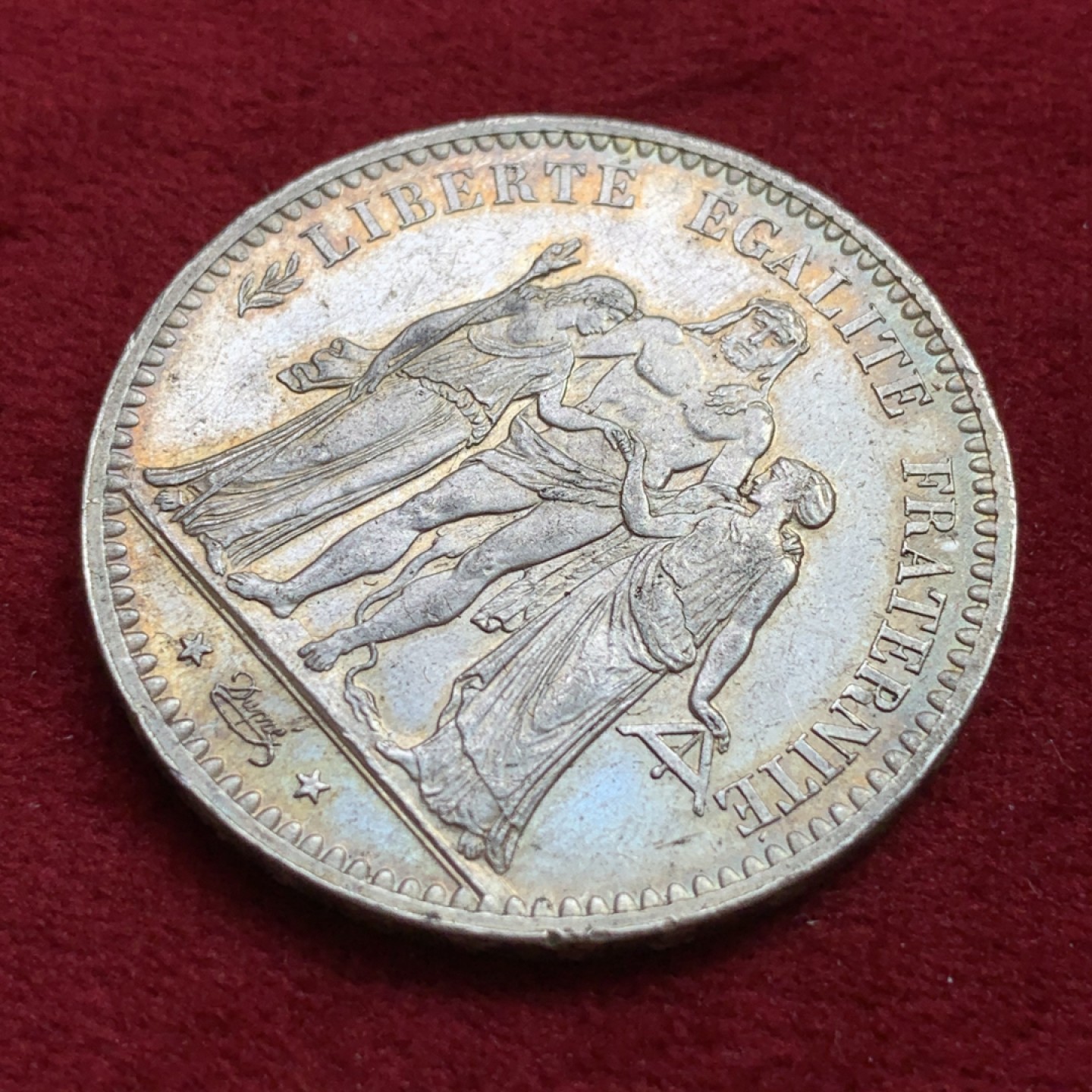 《竞宝斋》第100场-纪念拍卖 (全场包邮)中拍得限量纪念章 法国 1875年大力神5法郎银币 双面五彩 不多的年份 细节非常好 