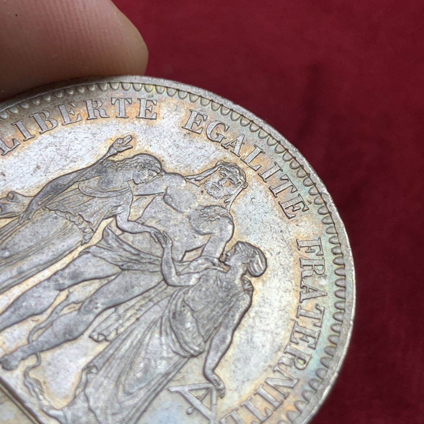 《竞宝斋》第100场-纪念拍卖 (全场包邮)中拍得限量纪念章 法国 1875年大力神5法郎银币 双面五彩 不多的年份 细节非常好 