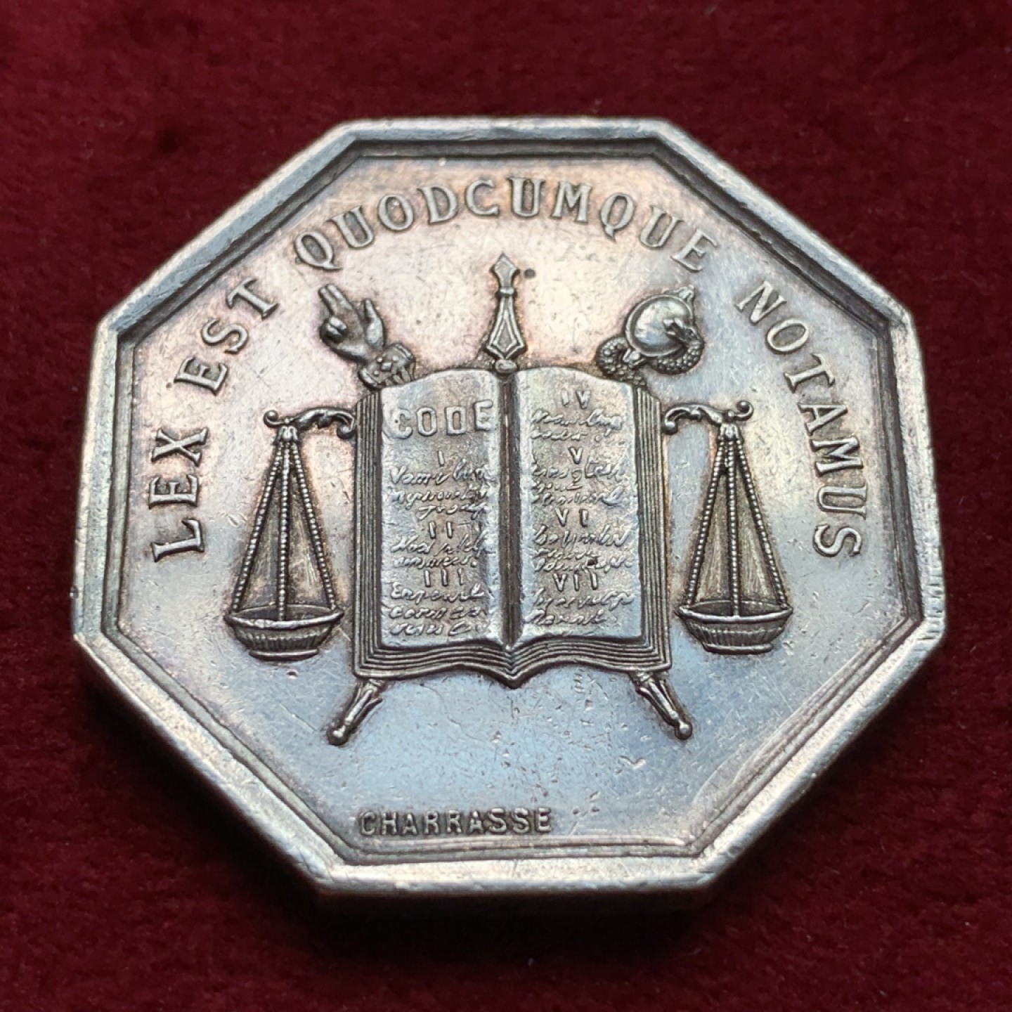 《竞宝斋》第100场-纪念拍卖 (全场包邮)中拍得限量纪念章 法国里昂19世纪公证人八角银质代币 重18.9克 对角直径35.6mm 大规格高浮雕