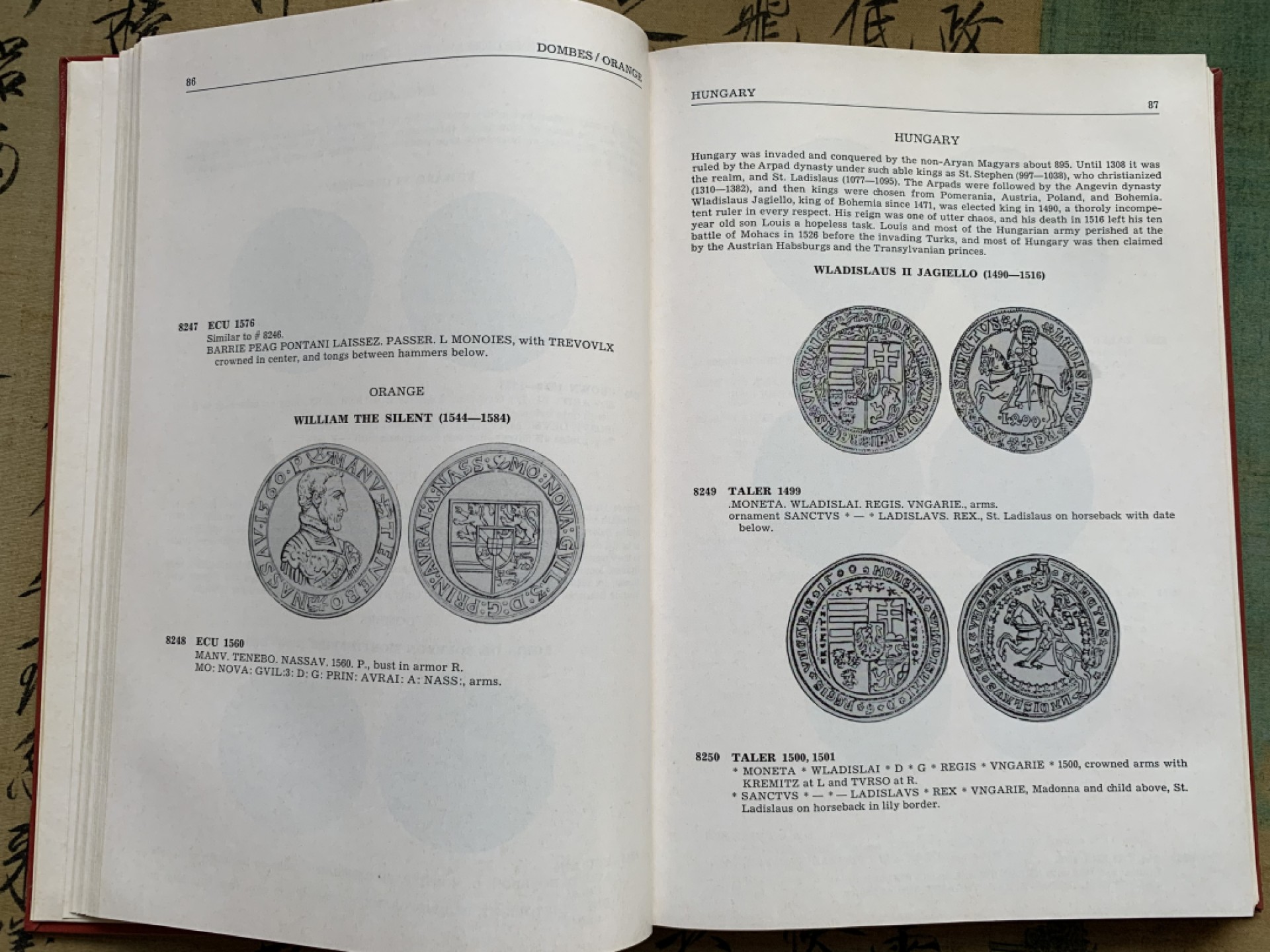 《竞宝斋》第100场-纪念拍卖 (全场包邮)中拍得限量纪念章 达文波特 欧洲克朗型主币目录 1484-1600 是标准目录的同时本身也是收藏品 绝版书 保存的非常好