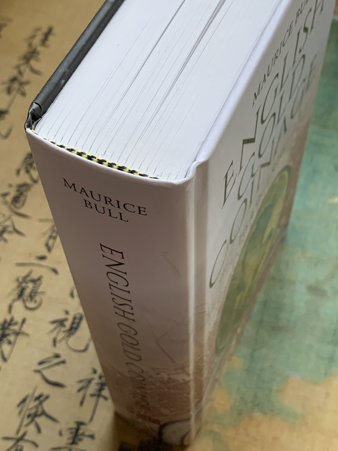 《竞宝斋》第100场-纪念拍卖 (全场包邮)中拍得限量纪念章 Spink Book。EGC,1649-1816年英国金币参考目录图书。精装，全新完美品。216*136mm，680页，全幅彩色插图。这本全新的综合指南涵盖了每种类型的英国金币，包括许多新品种以及当前价格。EGC记录了英国金币的主要和许多次要认可的类型和模具。