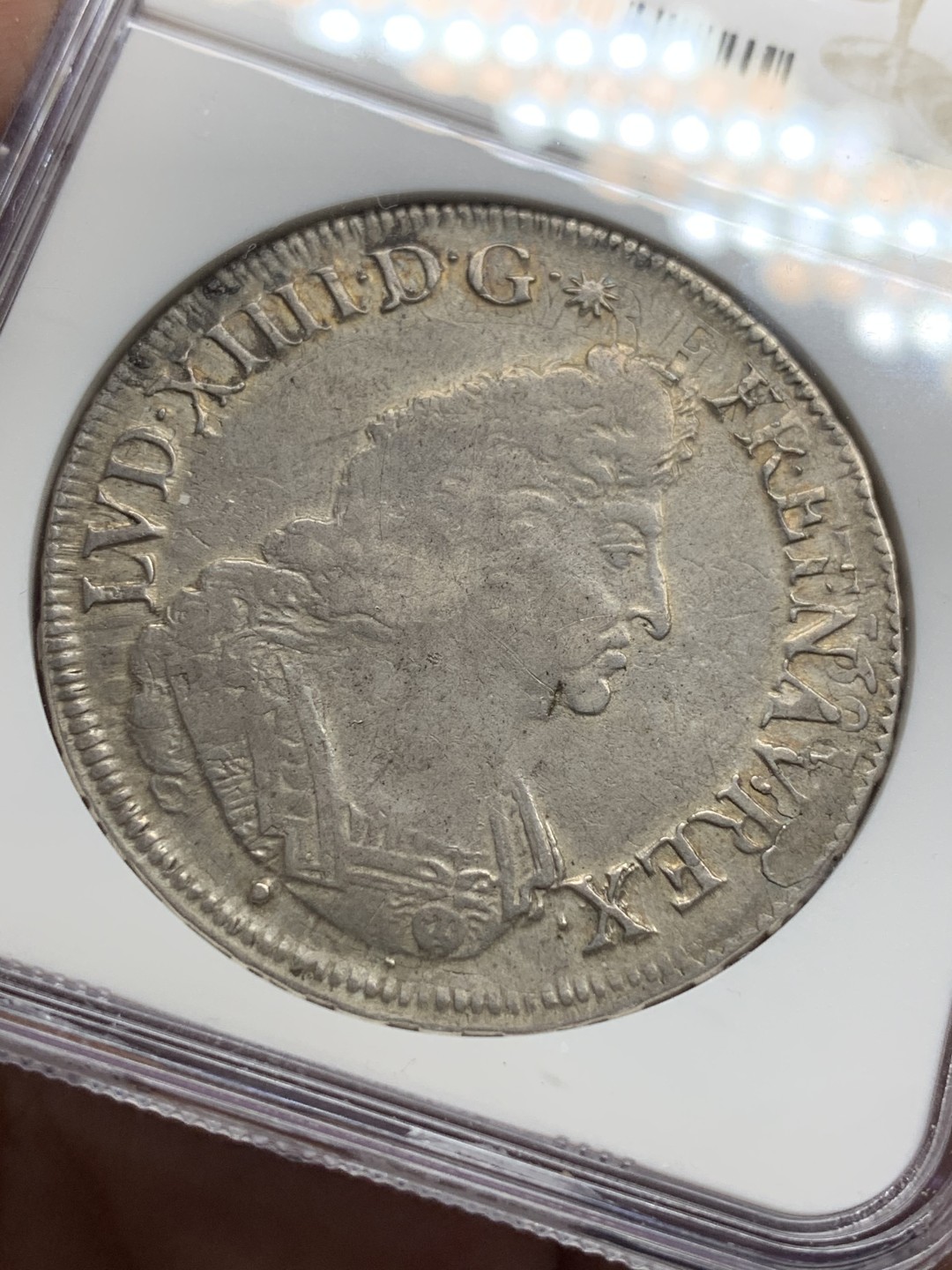 《竞宝斋》第100场-纪念拍卖 (全场包邮)中拍得限量纪念章 NGC VF35  法国 1694 太阳王 埃居 大银币 这枚很有意思 币胚是1691年的太阳王银币 年份在人像3点处 足见币胚稀缺造币厂内卷严重