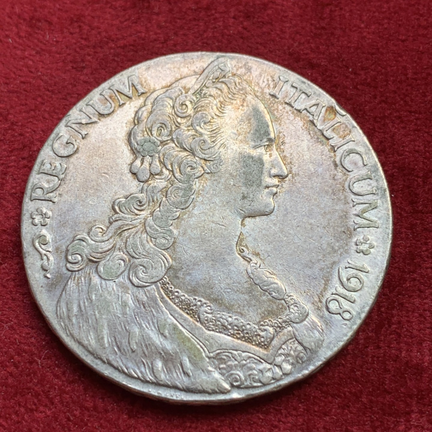 《竞宝斋》第100场-纪念拍卖 (全场包邮)中拍得限量纪念章 意属厄立特里亚 1918年1泰勒大银币 正面彩色包浆 背面底光细节好 不多见品种