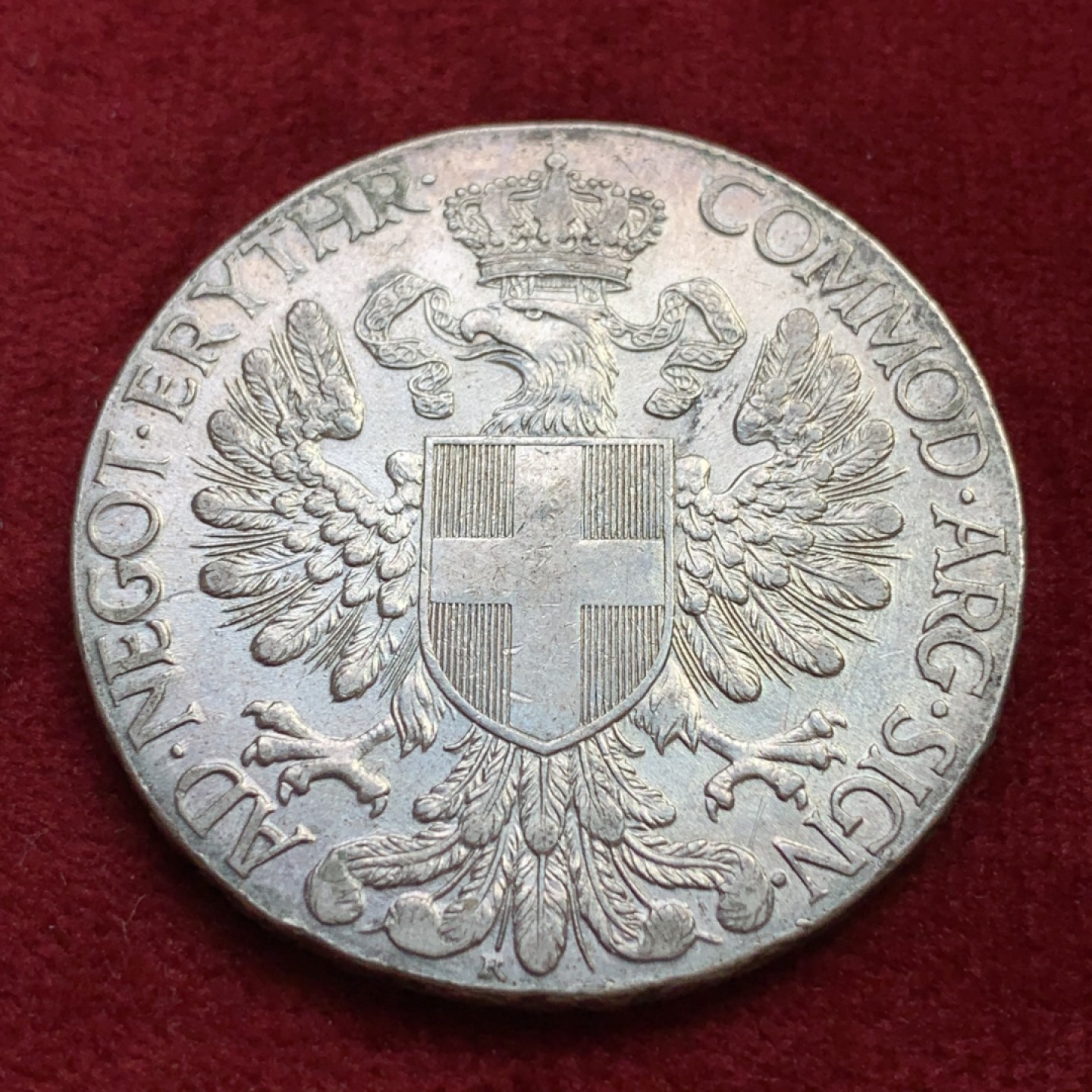 《竞宝斋》第100场-纪念拍卖 (全场包邮)中拍得限量纪念章 意属厄立特里亚 1918年1泰勒大银币 正面彩色包浆 背面底光细节好 不多见品种