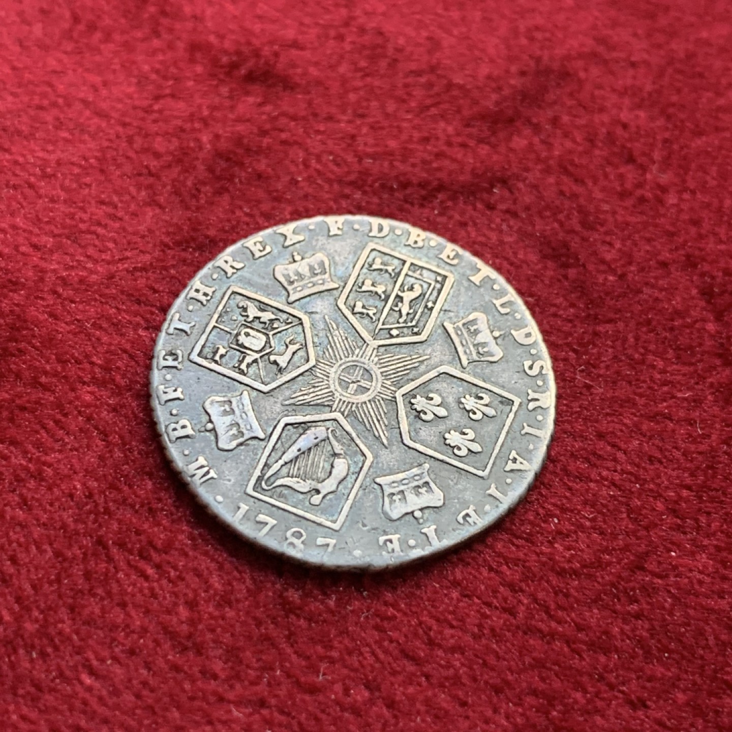 《竞宝斋》第100场-纪念拍卖 (全场包邮)中拍得限量纪念章 英国 1787年 乔三 6便士银币 原味包浆 细节好