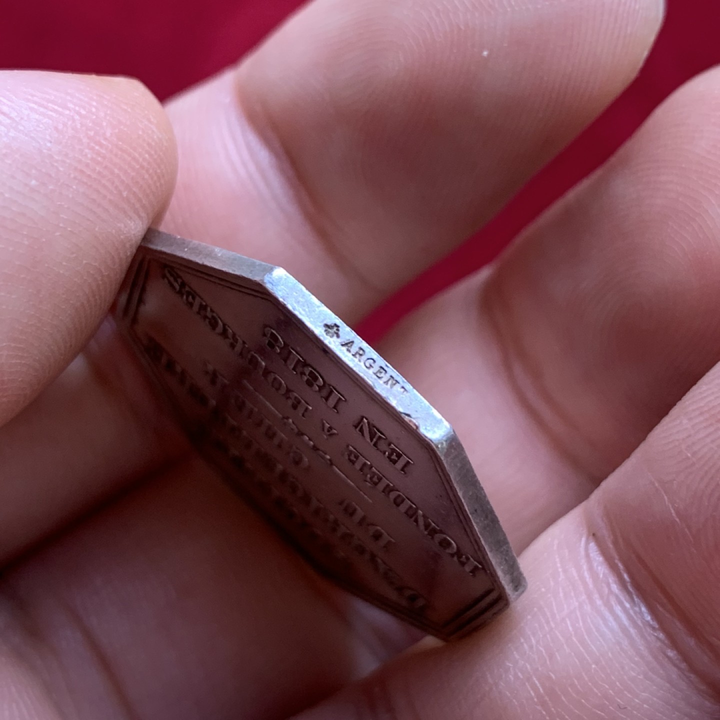 《竞宝斋》第100场-纪念拍卖 (全场包邮)中拍得限量纪念章 法国 1818年 农业部八角银质代币 重8.37克 对角29.9mm 蜜蜂边铭 银标