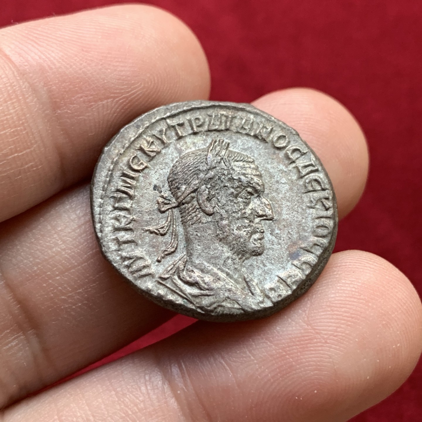 《竞宝斋》第100场-纪念拍卖 (全场包邮)中拍得限量纪念章 古罗马 行省 4德 闪电鹰 银币 11.7克 大规格重量 整体保存的非常好