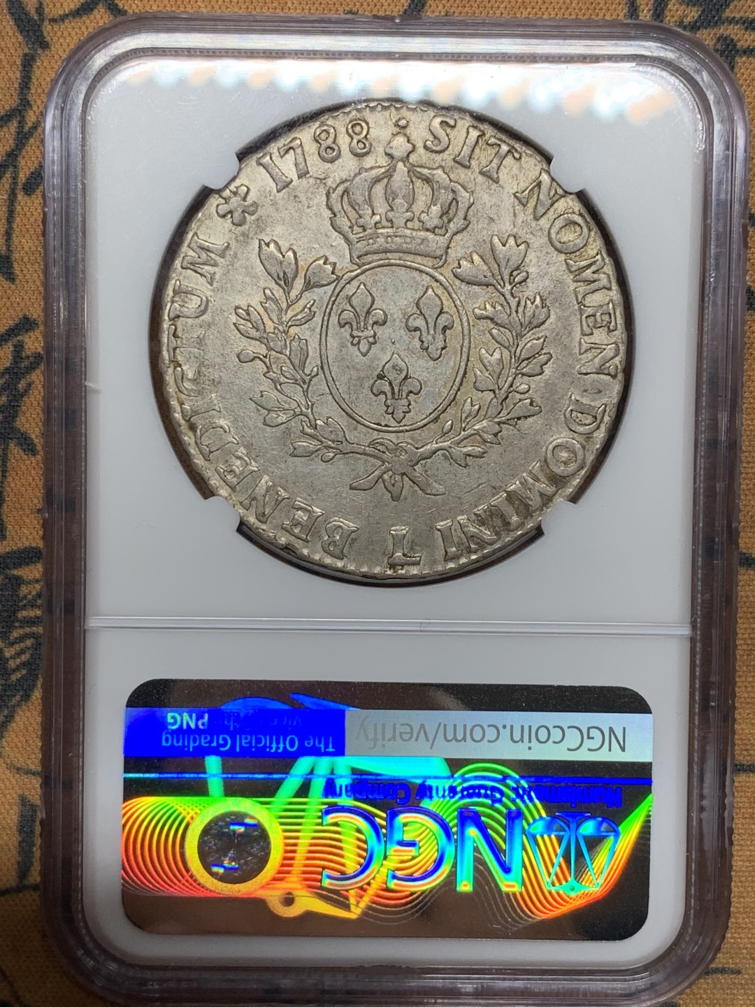 《竞宝斋》第100场-纪念拍卖 (全场包邮)中拍得限量纪念章 NGC XF 法国 1788年L版 路易十六埃居大银币 打制的非常好 正面有减重痕可惜 老包浆 背面超好