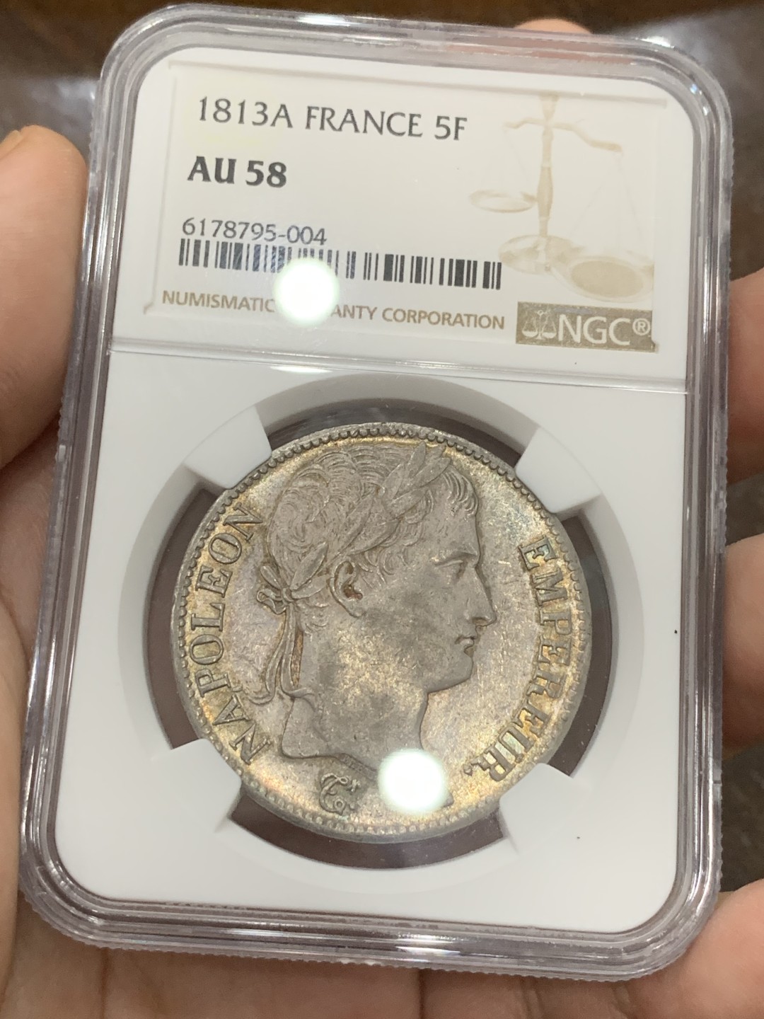 《竞宝斋》第100场-纪念拍卖 (全场包邮)中拍得限量纪念章 NGC AU58 法国 1813A 拿破仑一世  5法郎 大银币 双面的五彩包浆 细节非常好 底板全深打的不错 收藏多年
