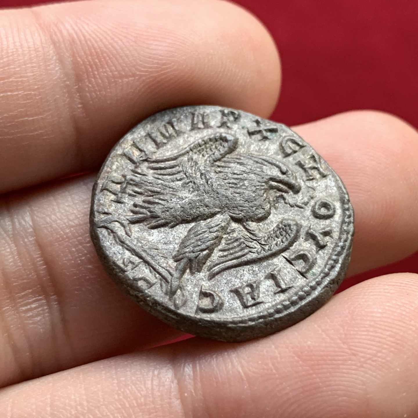 《竞宝斋》第100场-纪念拍卖 (全场包邮)中拍得限量纪念章 古罗马 行省 4德 闪电鹰 银币 11.7克 大规格重量 整体保存的非常好