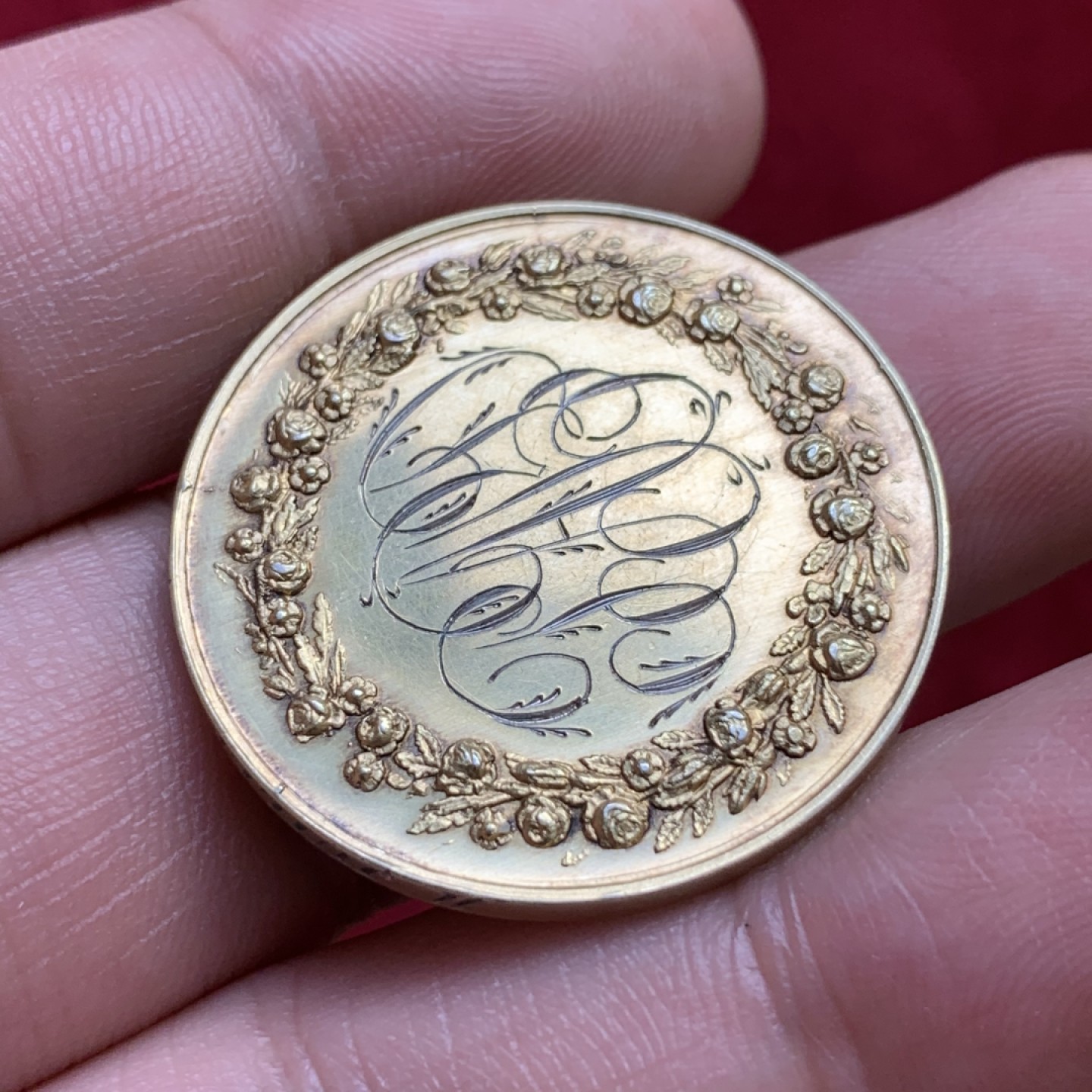 《竞宝斋》第100场-纪念拍卖 (全场包邮)中拍得限量纪念章 法国 1871年 银质结婚纪念章 面花体铭文 边缘带结婚日期镀金版 蜜蜂边铭 银标 非常少见 直径30.1mm 重12.25克