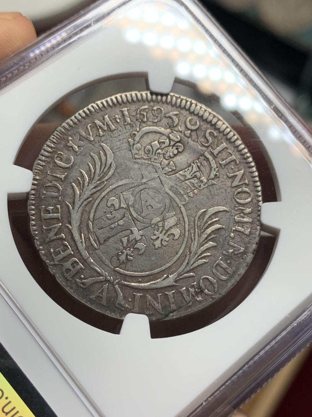 《竞宝斋》第100场-纪念拍卖 (全场包邮)中拍得限量纪念章 NGC XF45 法国 1695年 路易十四 太阳王 1/2 埃居  银币 有分得极少见 书价XF的375美元 这枚细节非常好 上海N给分保守