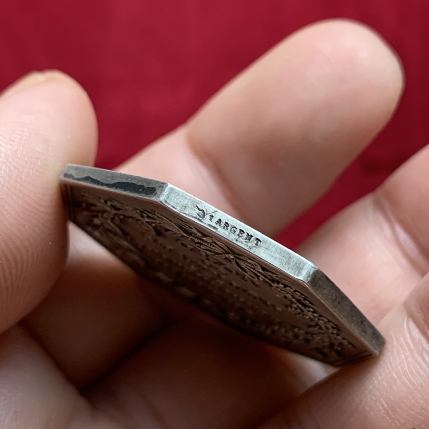 《竞宝斋》第100场-纪念拍卖 (全场包邮)中拍得限量纪念章 法国里尔省公证女神八角银章 重19.24克 对角直径36.7mm 丰饶角边铭 银标