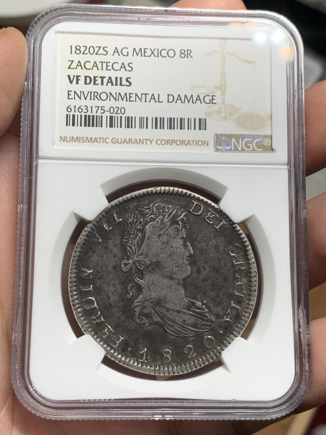《竞宝斋》第100场-纪念拍卖 (全场包邮)中拍得限量纪念章 NGC VF 墨西哥 1820年Zs AG 内战版 费七 8R 双柱大银币 非常少见的版别 自然状态 包浆好 当时条件所限文字都蚯蚓体