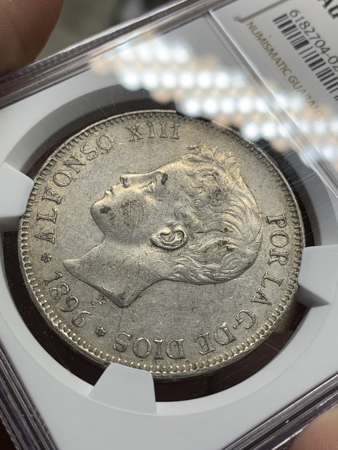 《竞宝斋》第100场-纪念拍卖 (全场包邮)中拍得限量纪念章 NGC AU58 西班牙 1896年 阿方索十三世 5比塞塔银币 状态不错 小孩头也是热门