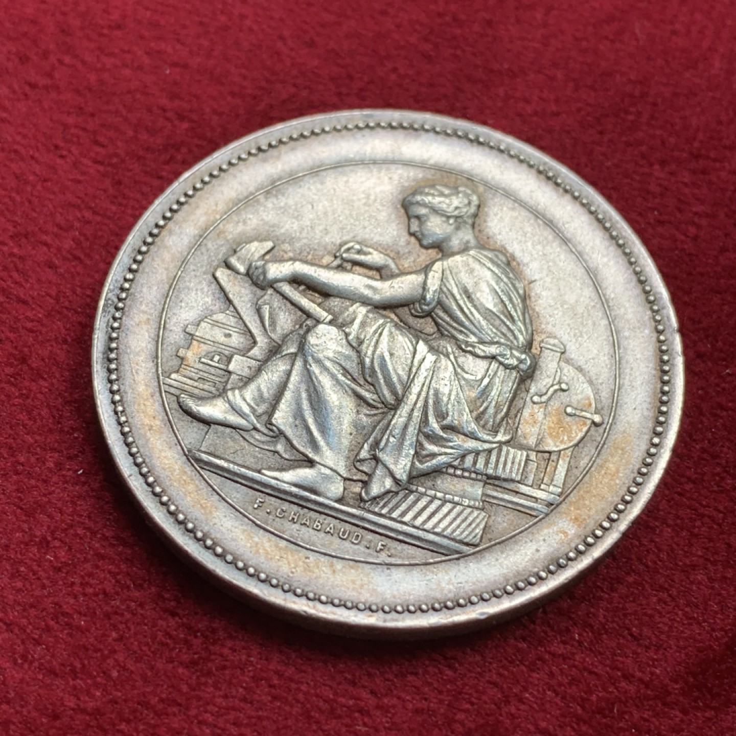 《竞宝斋》第100场-纪念拍卖 (全场包邮)中拍得限量纪念章 法国  1860-1879年 贝桑松商会 银质奖章 24.8克 36.9mm大规格 细节好 少见品种 蜜蜂边铭 银标