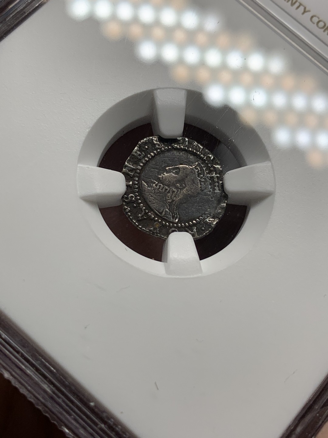 《竞宝斋》第100场-纪念拍卖 (全场包邮)中拍得限量纪念章 NGC VF 英国 1600年 伊丽莎白一世 1便士银币 这枚人像清晰 打制非常好 评级师用现代币的标准定义1600年的币 不理解