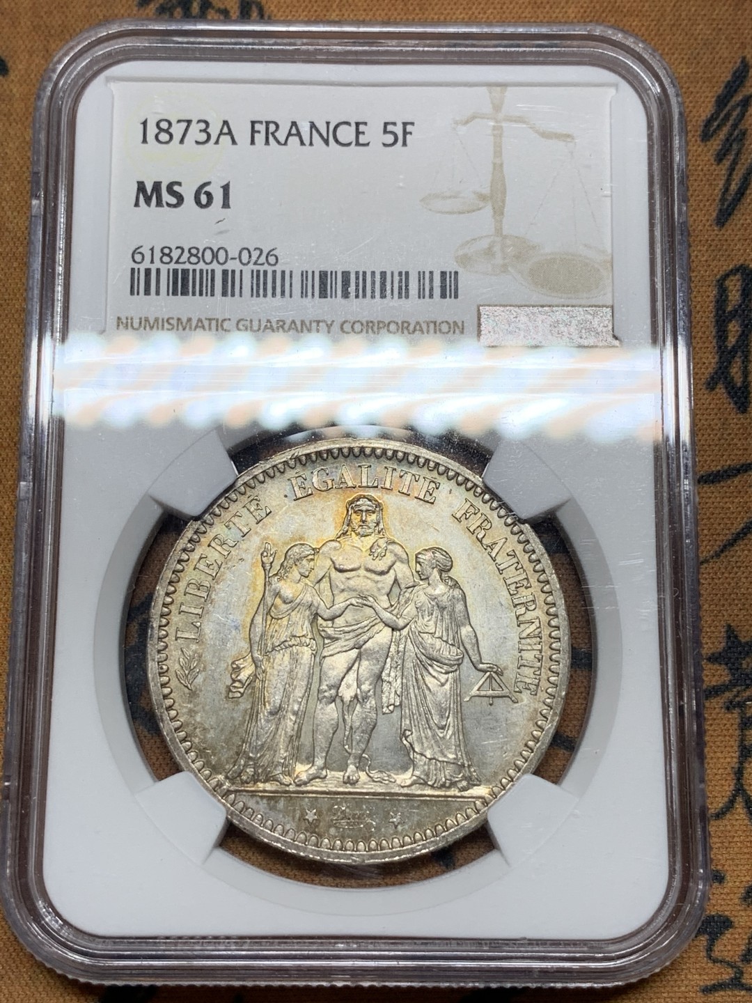 《竞宝斋》第100场-纪念拍卖 (全场包邮)中拍得限量纪念章 NGC MS61 法国 1873 大力神 5法郎 银币 双面五彩的包浆 超越分数的气质