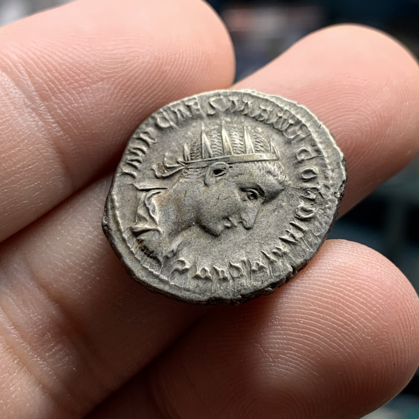 《竞宝斋》第100场-纪念拍卖 (全场包邮)中拍得限量纪念章 公元238-244年 古罗马 戈尔迪安三世 1D银币 5.04克 极美品 多年自藏