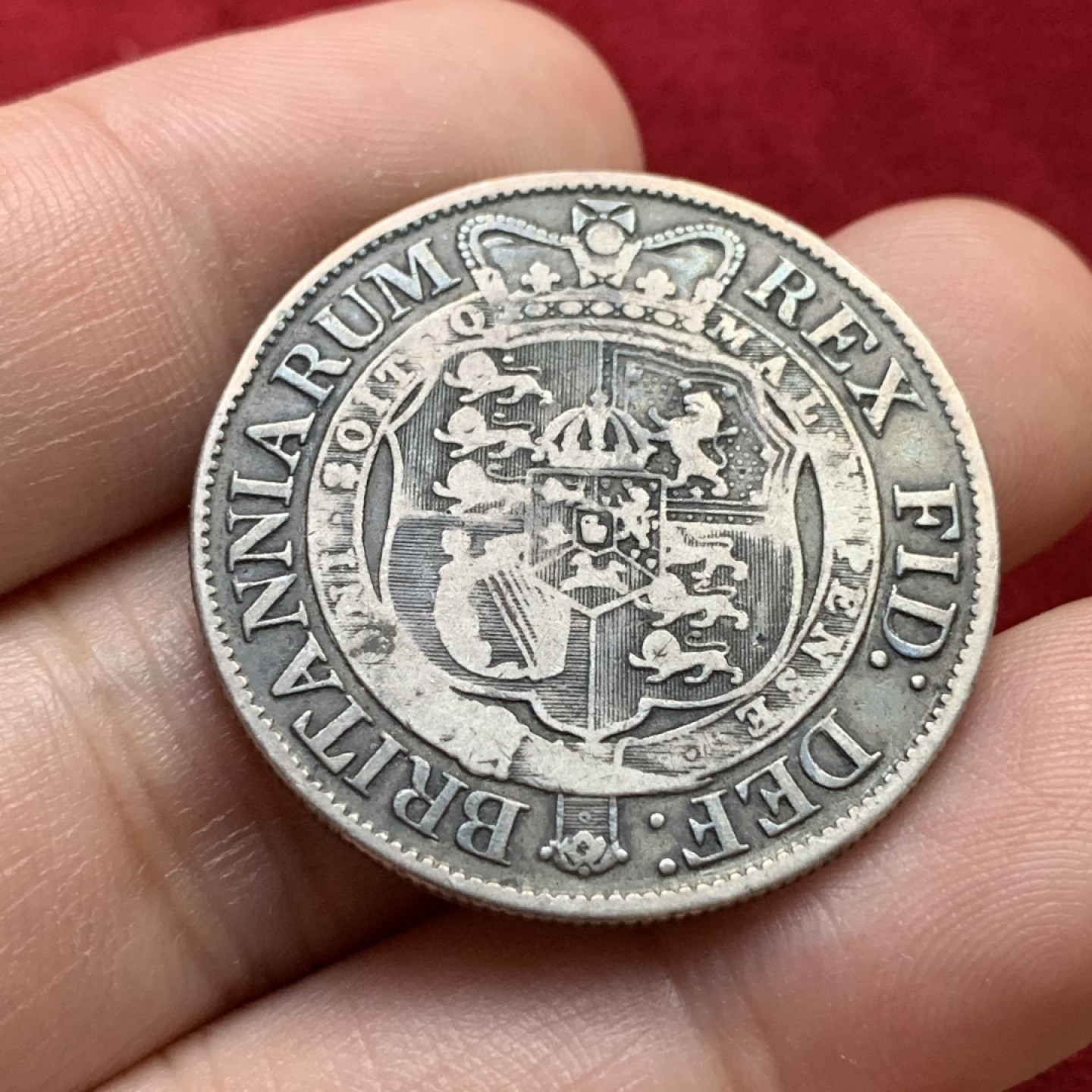 《竞宝斋》第100场-纪念拍卖 (全场包邮)中拍得限量纪念章 英国 1819年 乔三 小头版 半克朗银币 原味包浆 自然状态  很不错