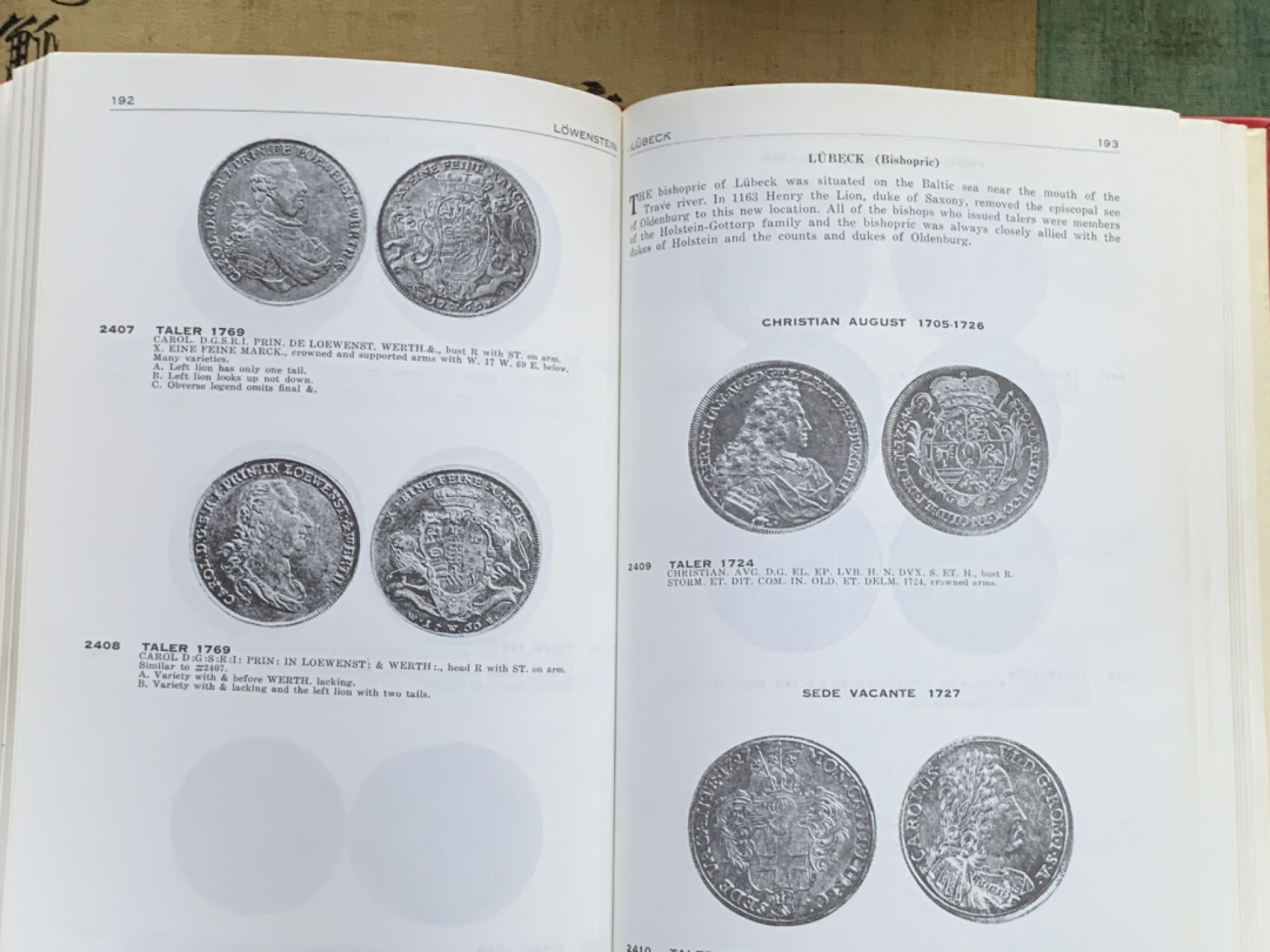 《竞宝斋》第100场-纪念拍卖 (全场包邮)中拍得限量纪念章 稀少 绝版 精装版达文波特 1700-1800年 德国泰勒 目录本身也成为了藏品，评级盒上DAV对应的就是此目录，厚达410多页。泰勒必备