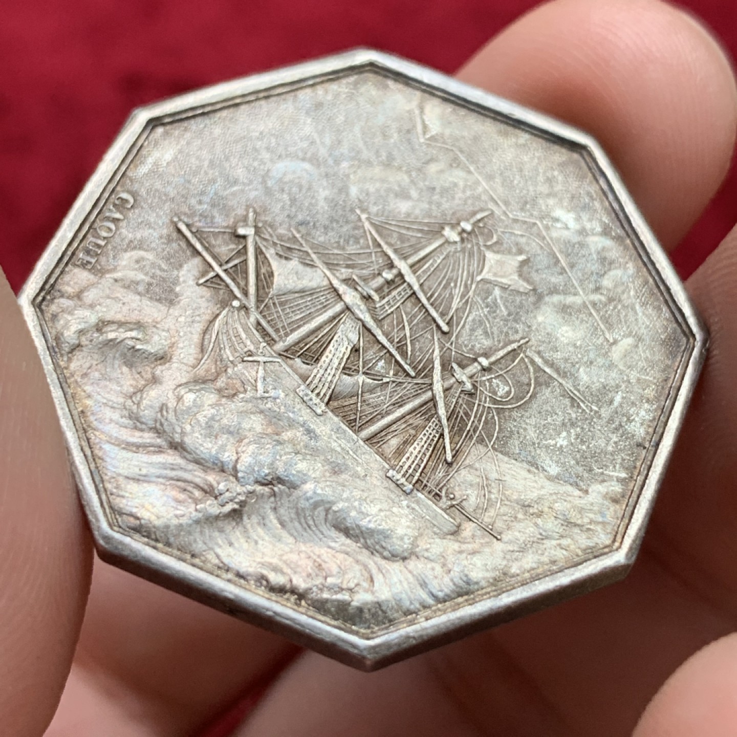 《竞宝斋》第100场-纪念拍卖 (全场包邮)中拍得限量纪念章 名誉品 法国1832至1841年海洋保险 海妖 八角银质代币 深彩包浆 细节保存的非常好 脸部清晰 法代目录封面币 神灯边铭 重17.44克 对角直径35.8mm