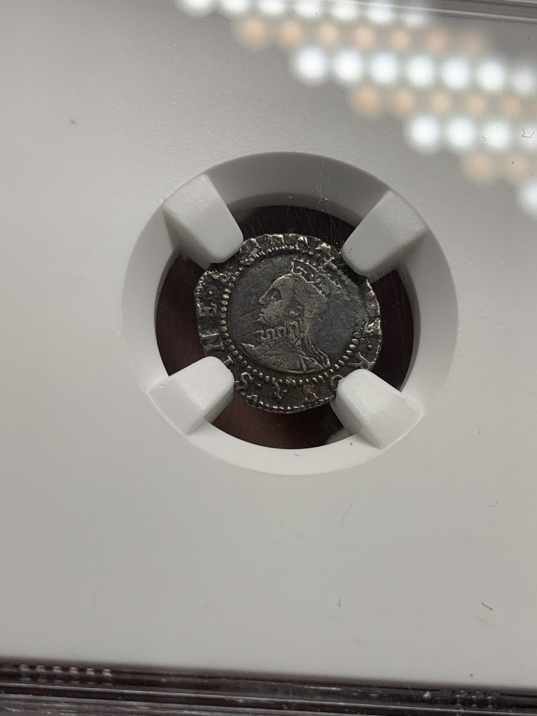 《竞宝斋》第100场-纪念拍卖 (全场包邮)中拍得限量纪念章 NGC VF 英国 1600年 伊丽莎白一世 1便士银币 这枚人像清晰 打制非常好 评级师用现代币的标准定义1600年的币 不理解