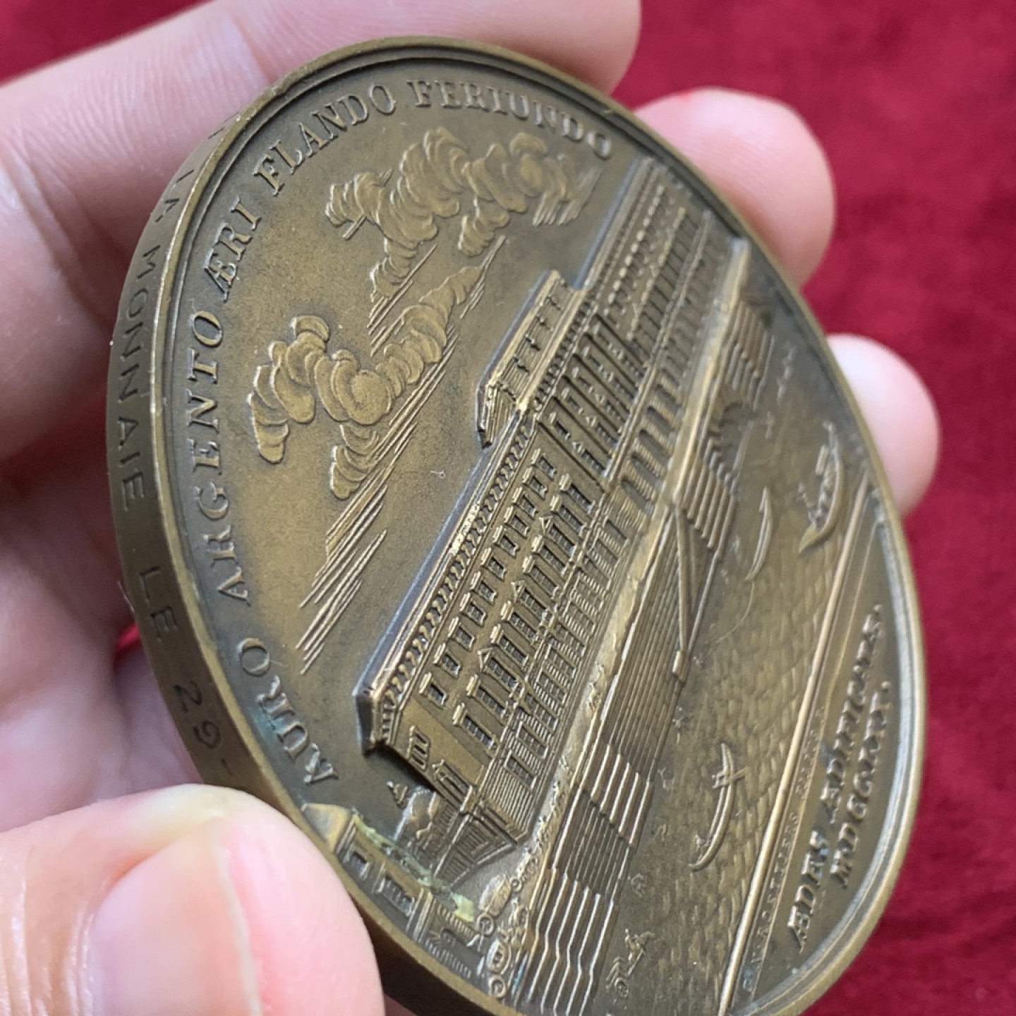 《竞宝斋》第100场-纪念拍卖 (全场包邮)中拍得限量纪念章 法国 路易十五 1770 巴黎造币厂 建成纪念铜章 超大规格117克 64.8mm直径 本枚应该是早期复刻版 细节好 高浮雕