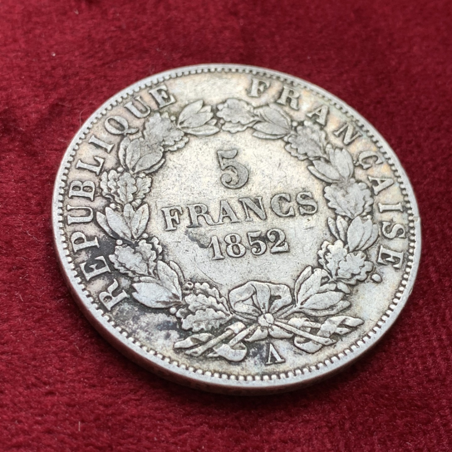 《竞宝斋》第100场-纪念拍卖 (全场包邮)中拍得限量纪念章 法国 1852年 拿破仑三世 无冠版 5法郎银币 头发可见 背面打字清晰 非常难得