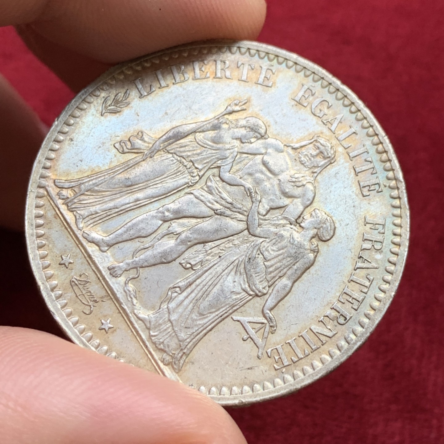 《竞宝斋》第100场-纪念拍卖 (全场包邮)中拍得限量纪念章 法国 1875年大力神5法郎银币 双面五彩 不多的年份 细节非常好 