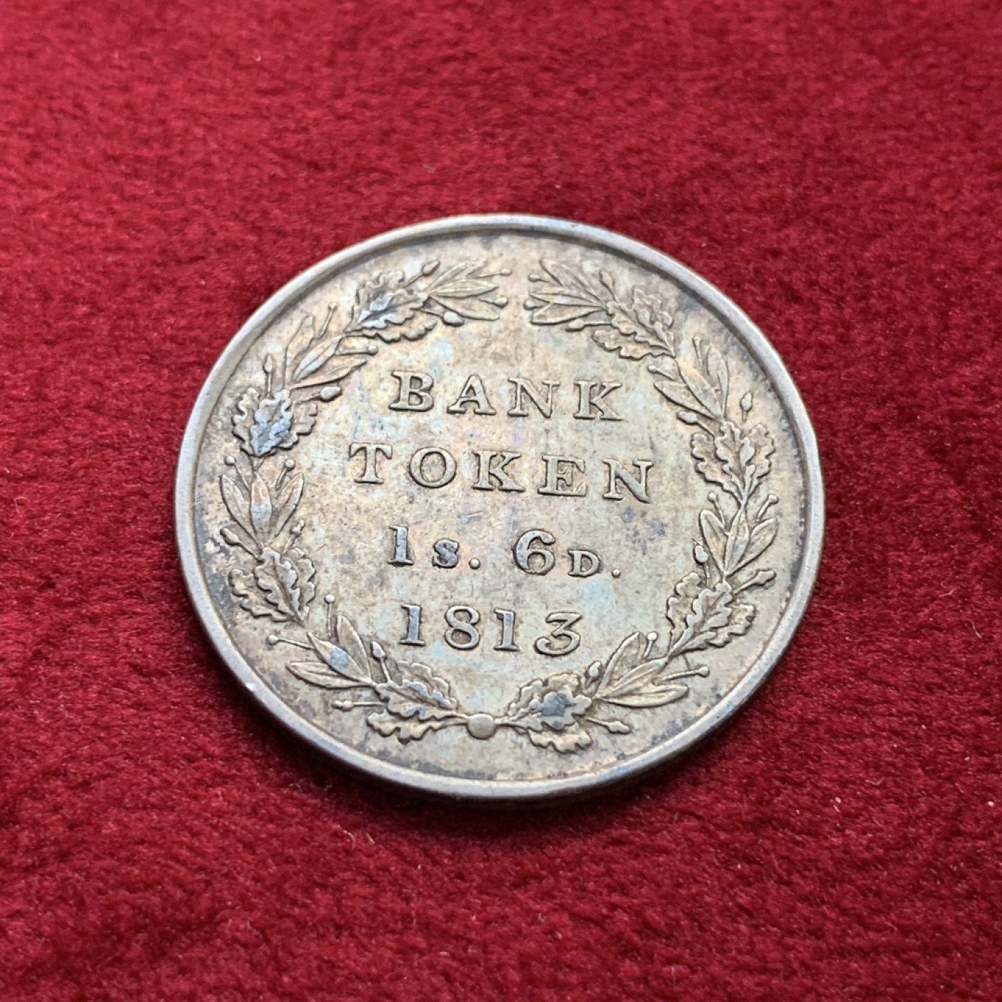 《竞宝斋》第100场-纪念拍卖 (全场包邮)中拍得限量纪念章 AU+ 英格兰 1813年  乔三 1先令6便士银币 原味深包浆 难得品相 书价极高XF的300美元